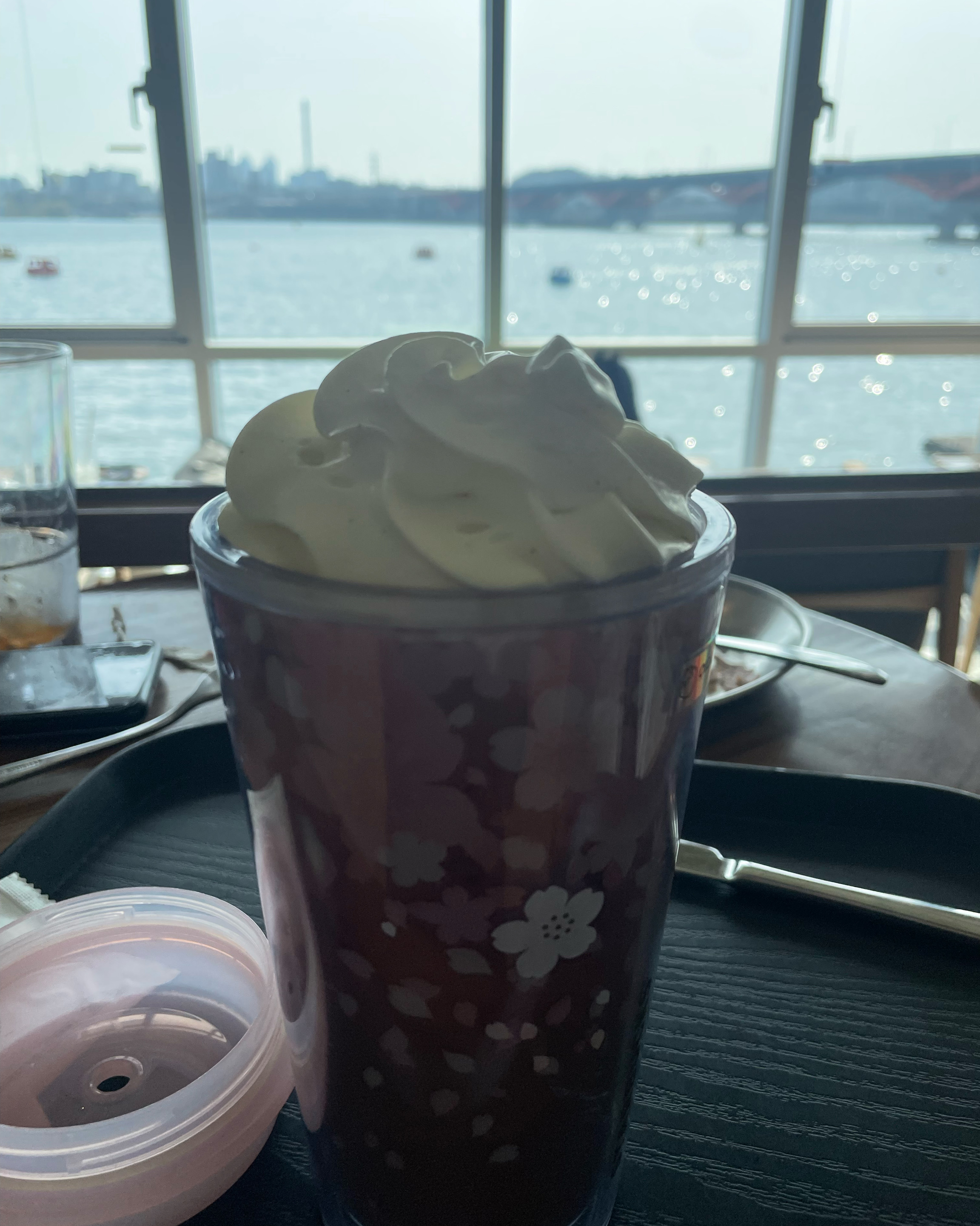 #한강뷰 굿 #주말엔 주차하기 힘든 #그래도 뷰가 - 망원동 맛집 스타벅스 망원한강공원점