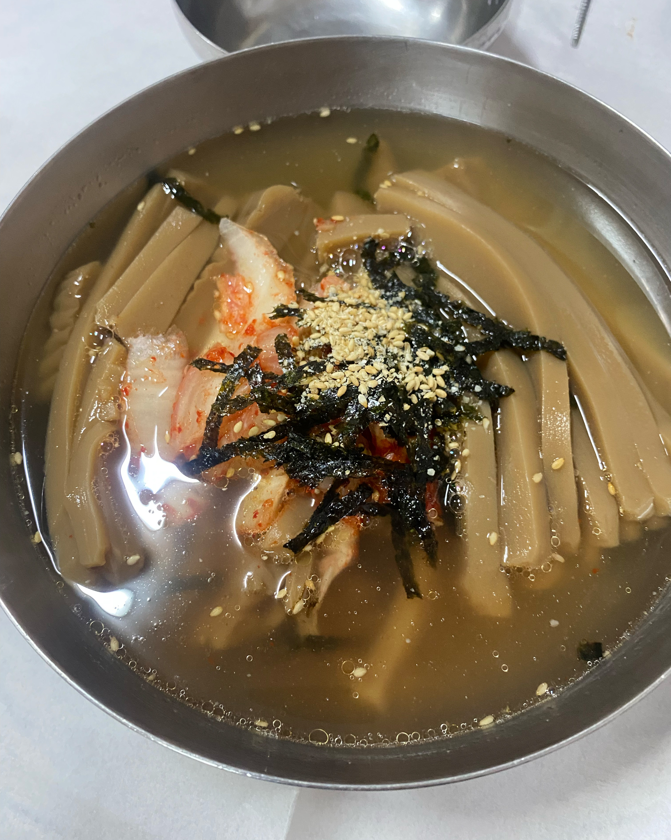 옛날 음식을 오래된 장소에서 먹는 즐거움이 있다. - 대전 맛집 솔밭묵집