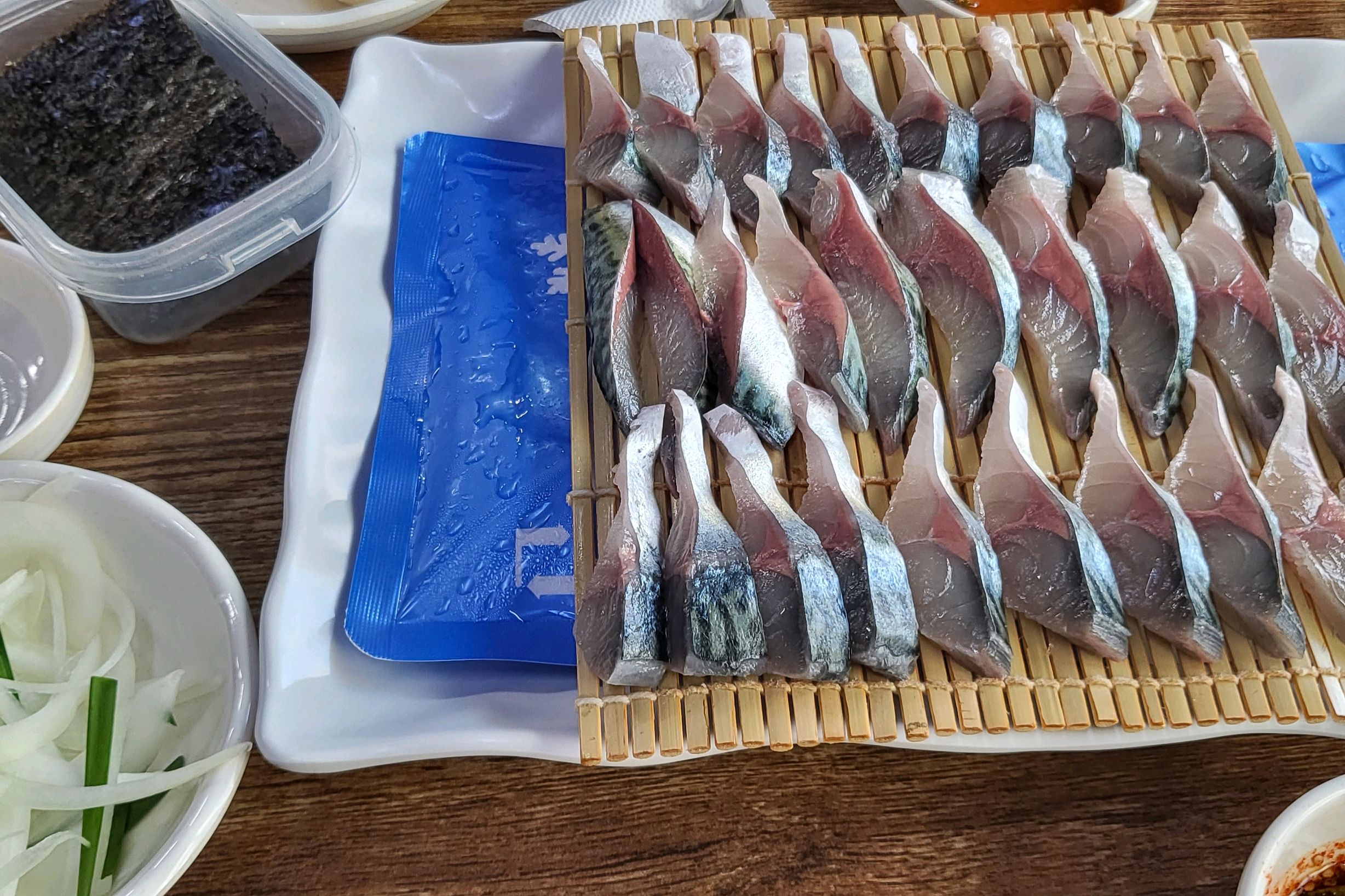 고등어회+갈치조림 세트 소자 8만원에 먹었습니다! 고등어회도 먹고 싶고 갈치조림도 먹고 싶