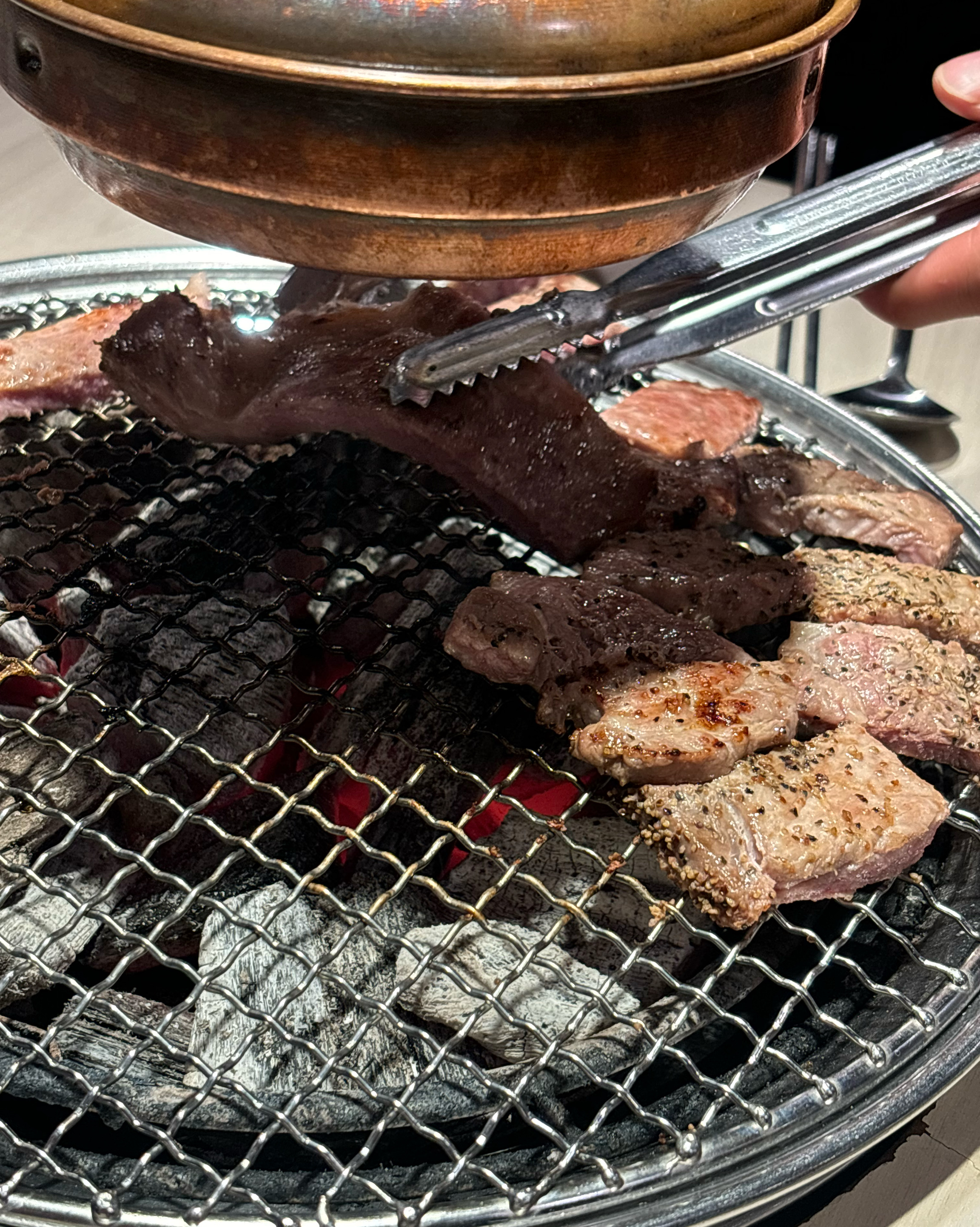 사장님이랑 직원분들 모두 친절하시구 고기도 맛있구 종류도 다양해요👍🏻👍🏻 - 동묘 맛집 명륜진사갈비 서울동묘점