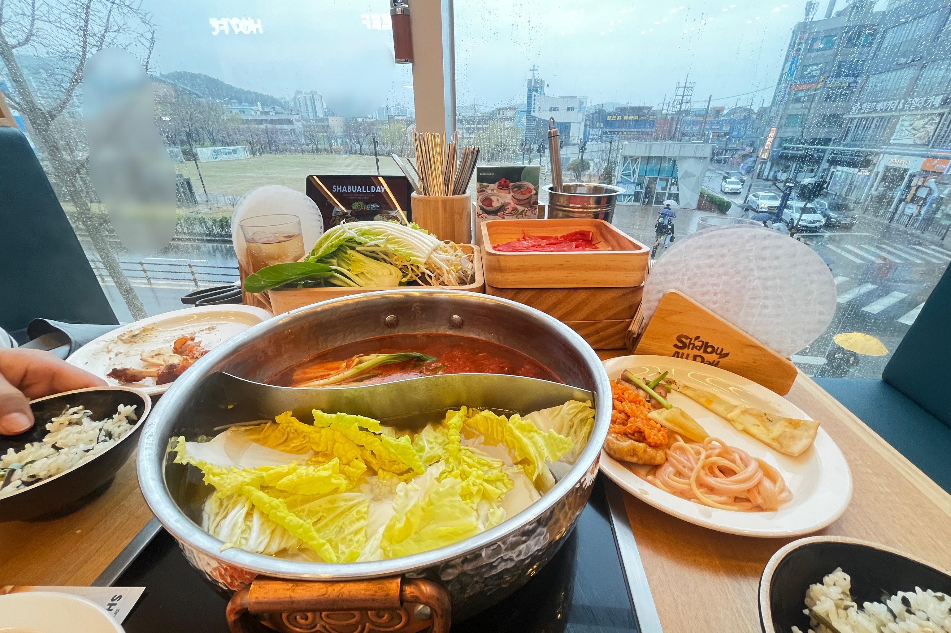 현 시점 안양에서 가장 핫한 샤브샤브 무한리필😄 주말 오픈 20분 전 방문했는데 벌써부터