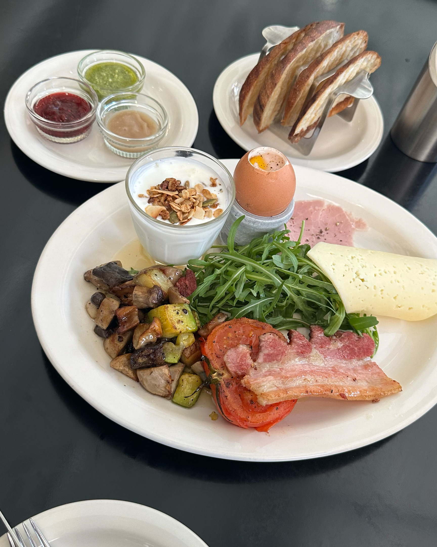 맛있게 잘 먹었습니다!! 바질페스토, 밤잼, 라즈베리잼을 직접 다 만드시다니!! - 불당동 맛집 티그레노어