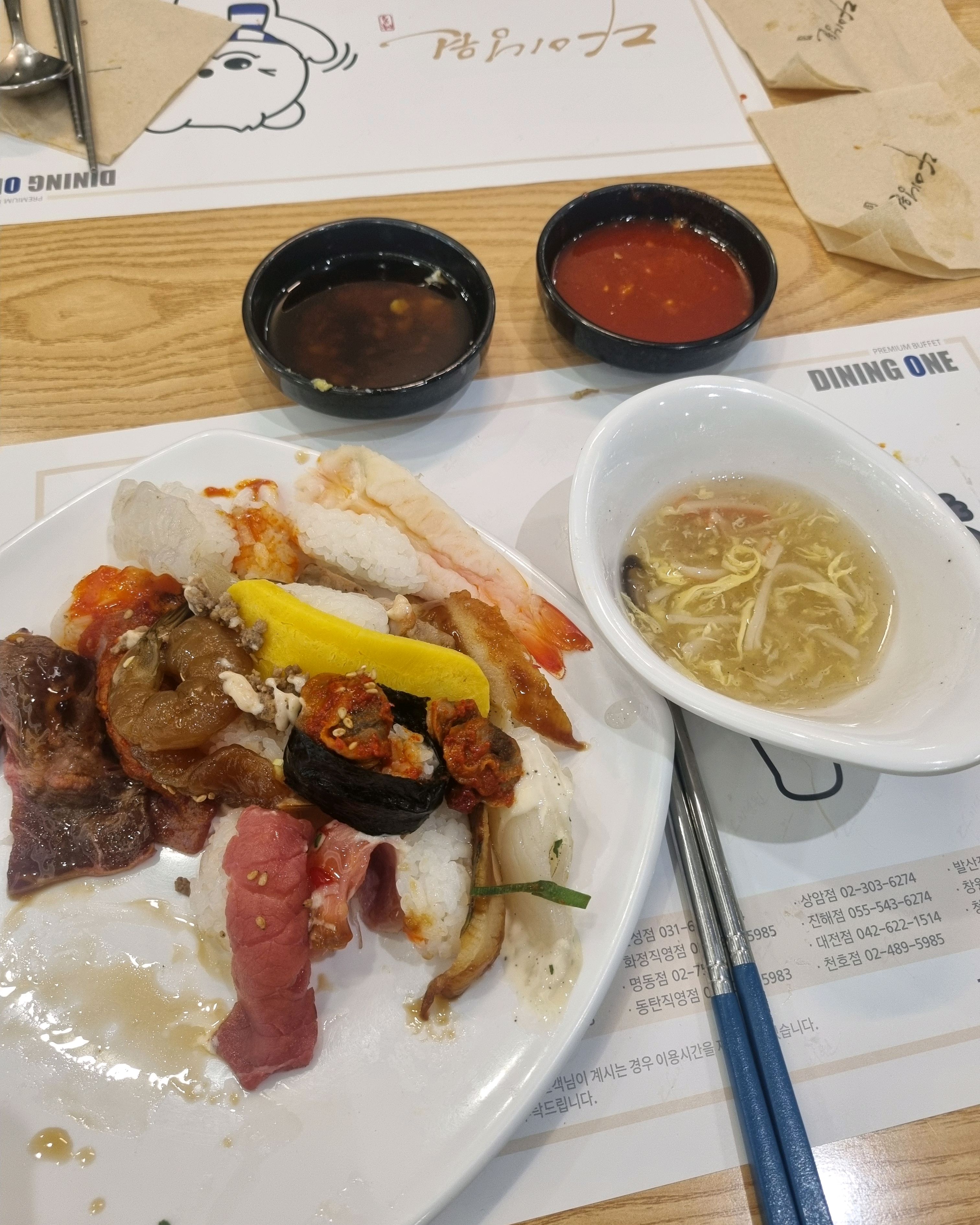 메뉴가 맛있는게 많습니다 양념게장, LA갈비, 등 스시도 생선이 많이 올려 져 있고 종