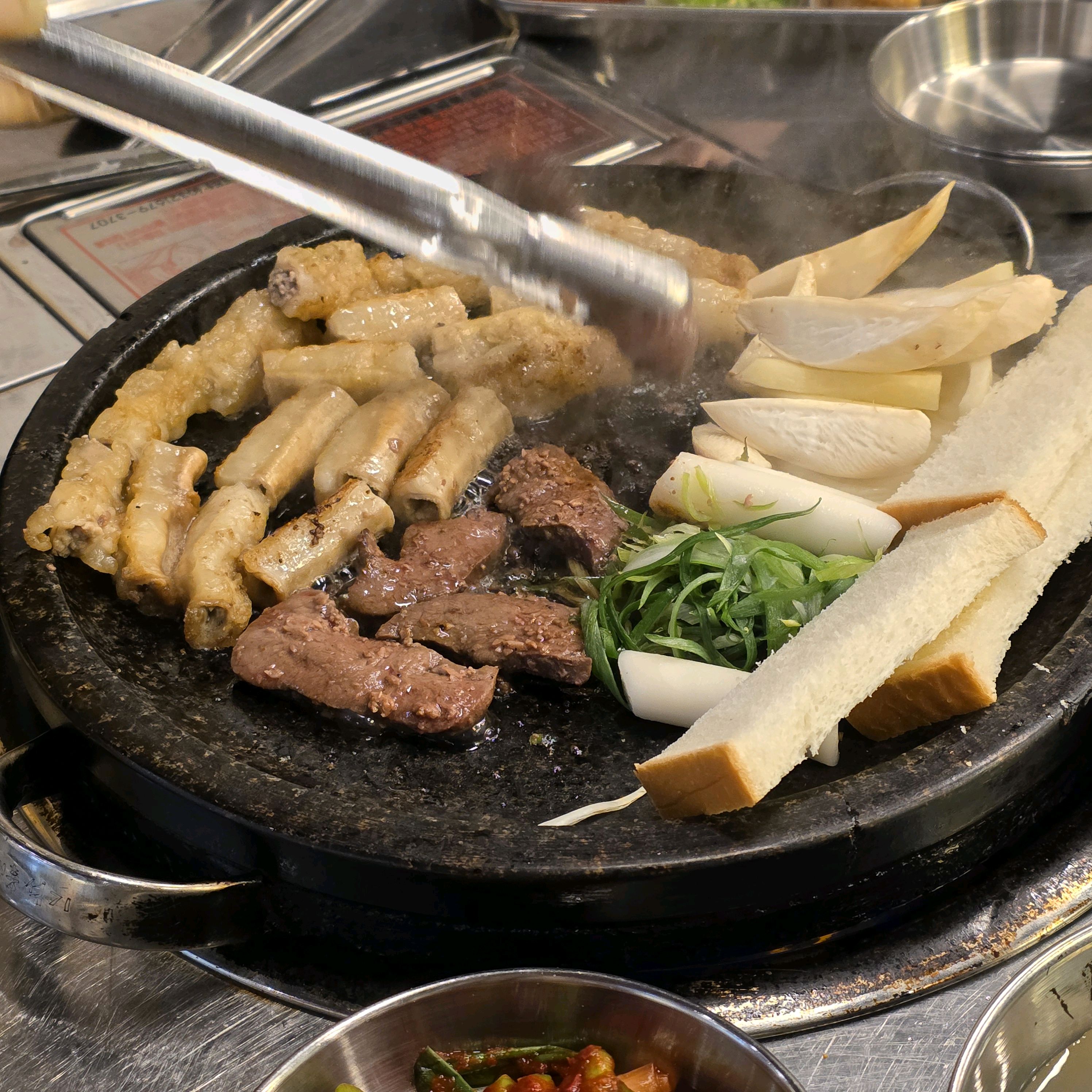 곱창 개맛있어요 !!!!! 근데 염통은 맛이가 없네요.. 냄새나고 별로예요ㅠㅠ 멸치국수는