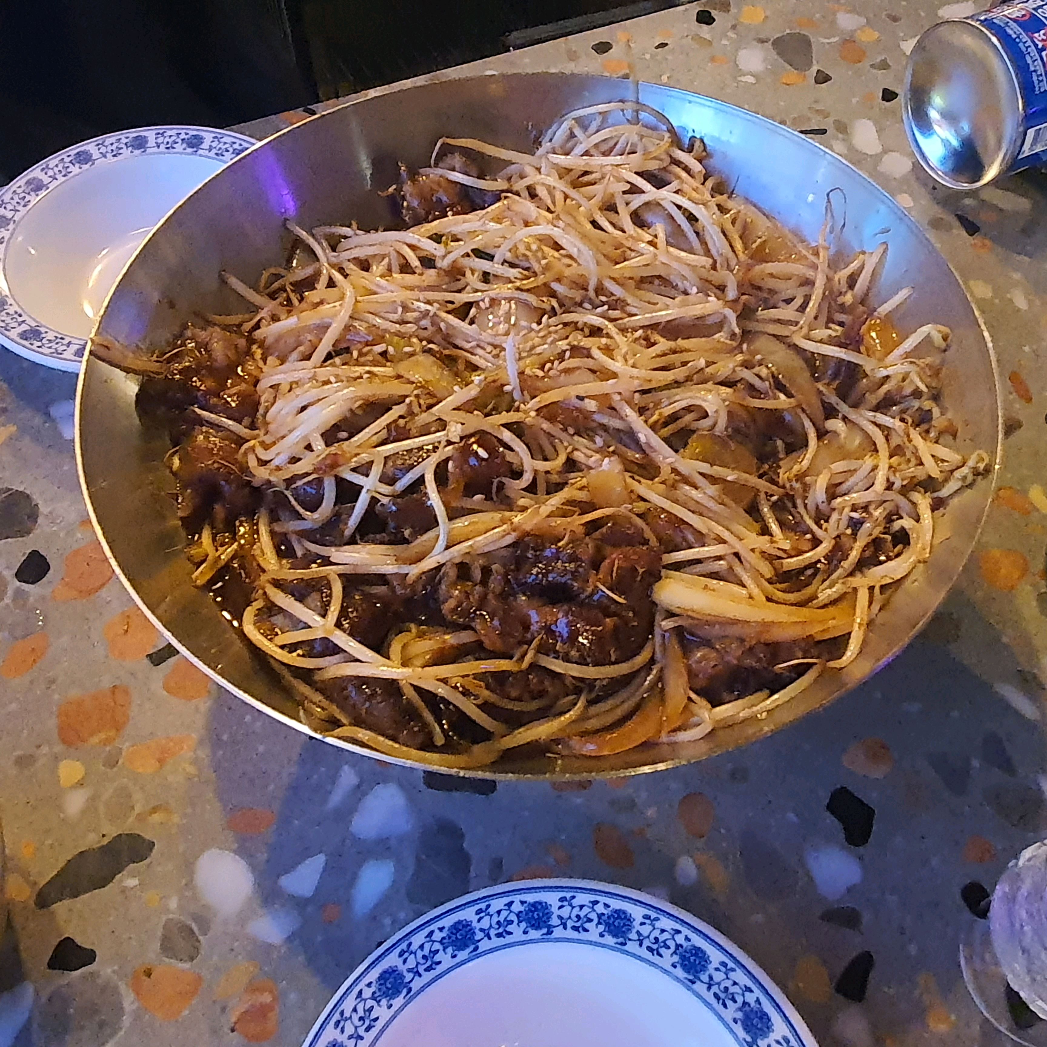 천호동 와서 어디갈까 하다가 오랫만에 수지상회 왔어요. 저번에 플래터 시켰는데 이번에 처음