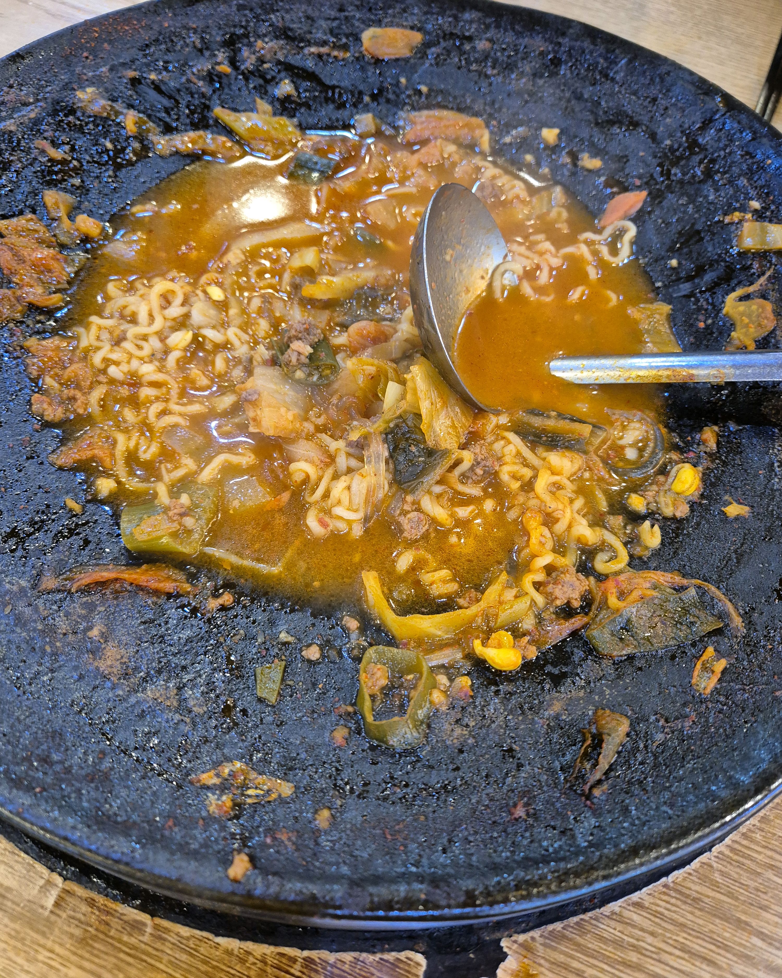 우리동네 맛집이자 안양에서도 소문난 맛집 이랍니다 - 안양 맛집 두꺼비부대찌개