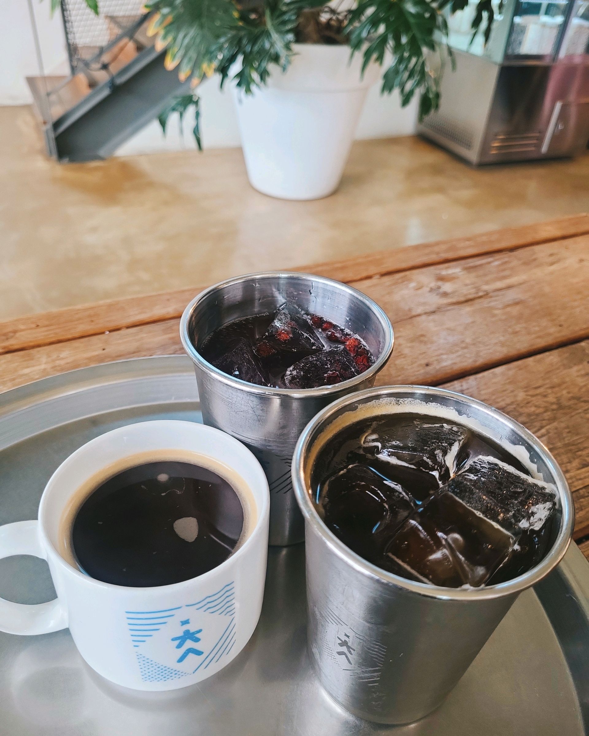 예전에 조선소 자리에 있는 카페 - 아바이마을 맛집 칠성조선소