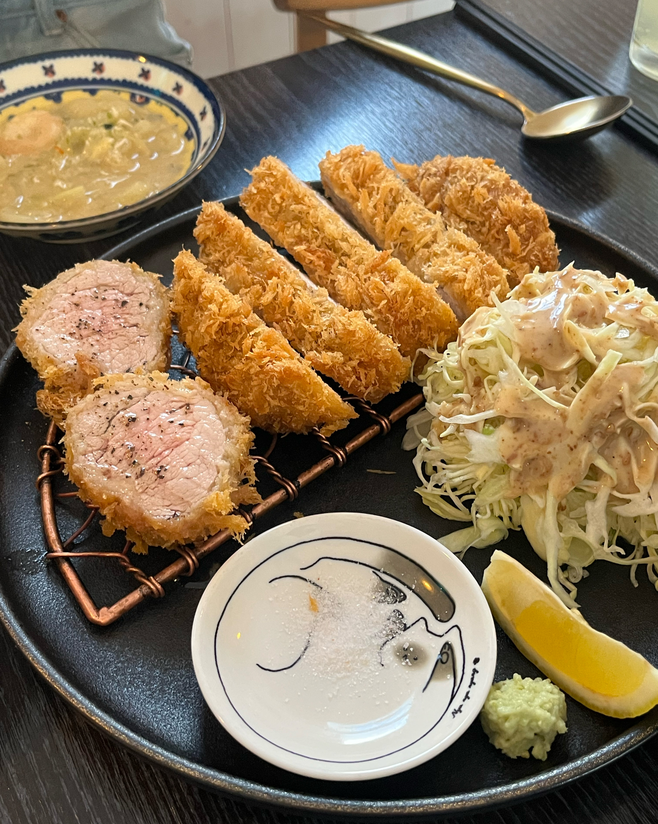 3번째 방문했습니다!! 미쳤어요ㅠㅠ 우선 돈카츠 너무 보드랍고요 알려주신 대로 레몬즙과 소