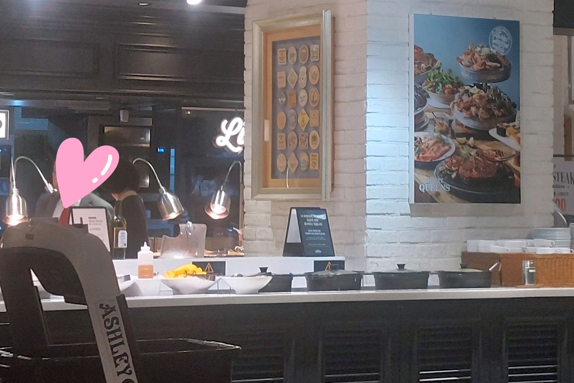 식탁이 잘 안 닦여 있었으나 만족합니다 - 종각역 맛집 애슐리퀸즈 종각역점