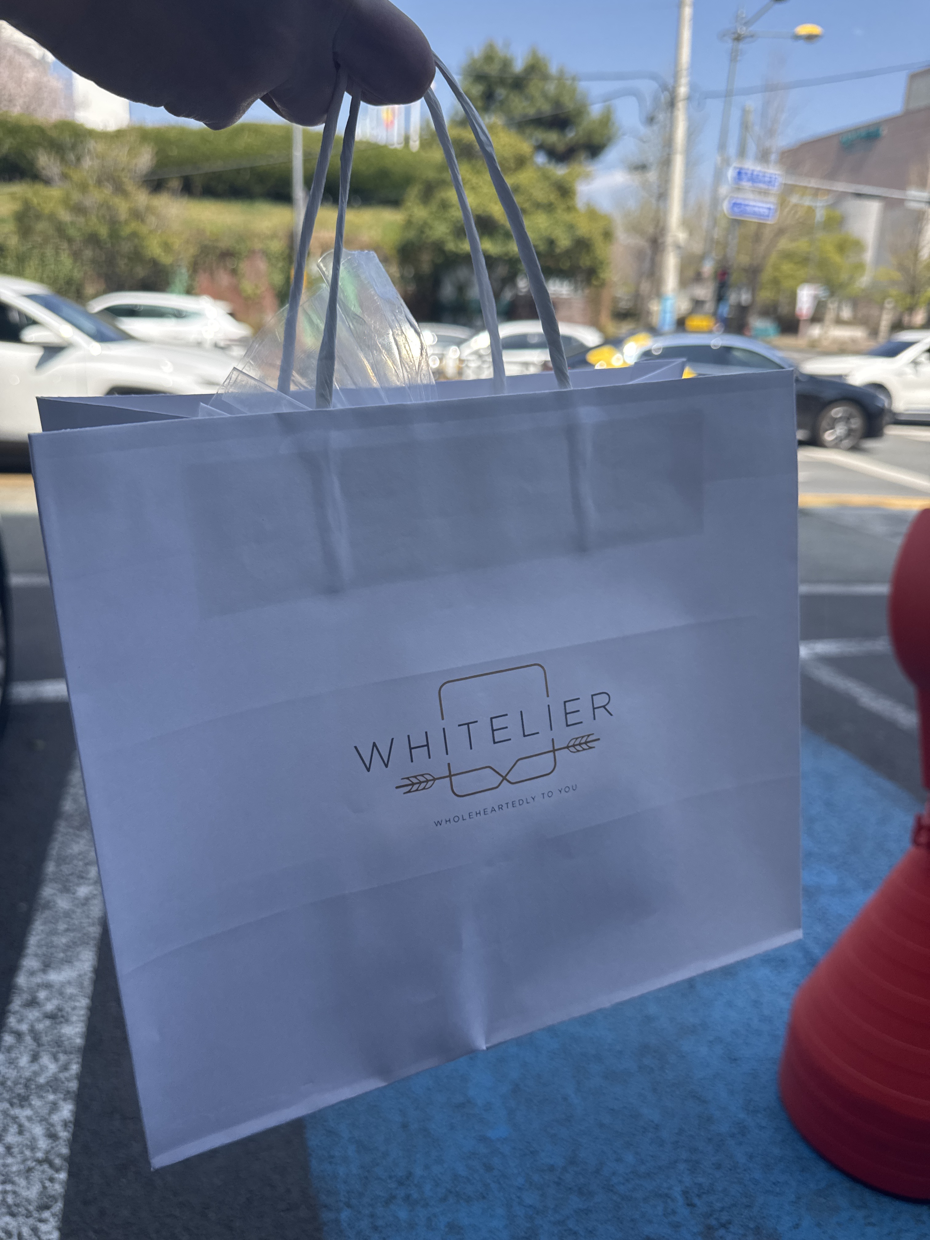 너무 친절하시고 실내도 깔끔하고 청결해요 - 창원 용호동 맛집 화이트리에 용지호수점