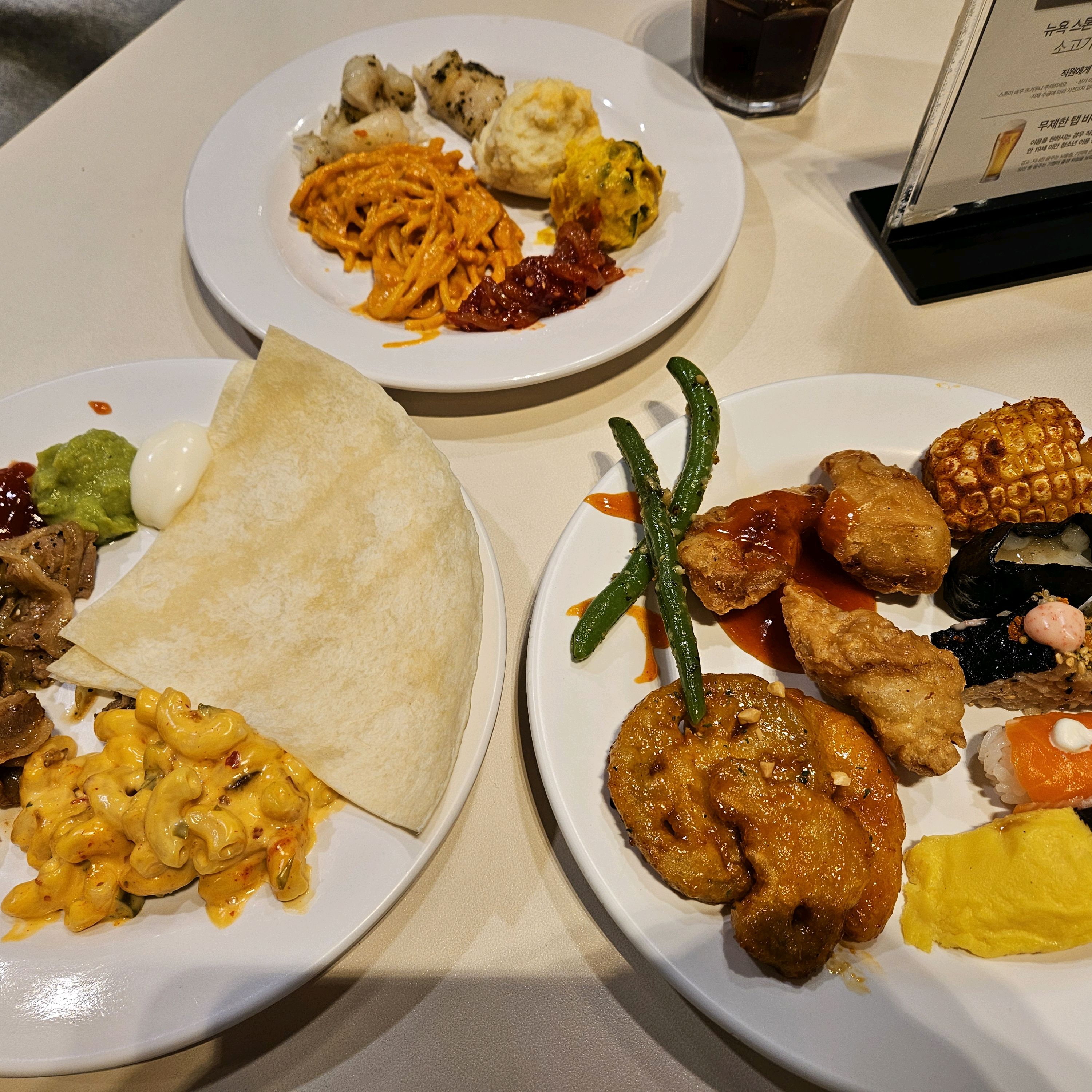 평일에 쉬게 되어 벚꽃도 보고 점심도 먹을겸 - 대구역 맛집 애슐리퀸즈 대구이월드점