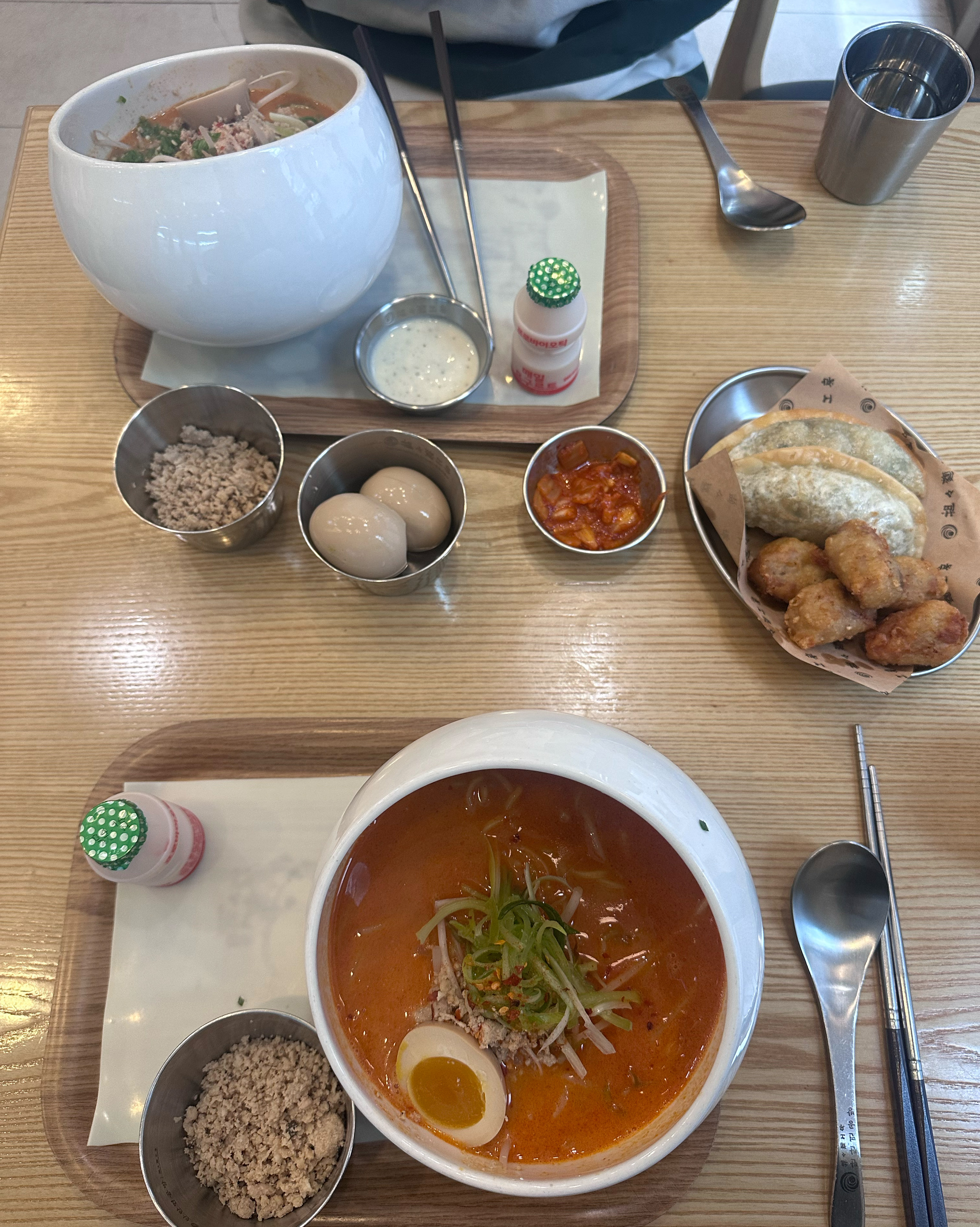 남자친구랑 자주 오는 맛집이에요~!!! 볶음김치가 존맛입니다. 맛이 여러가지라 골라먹기 좋