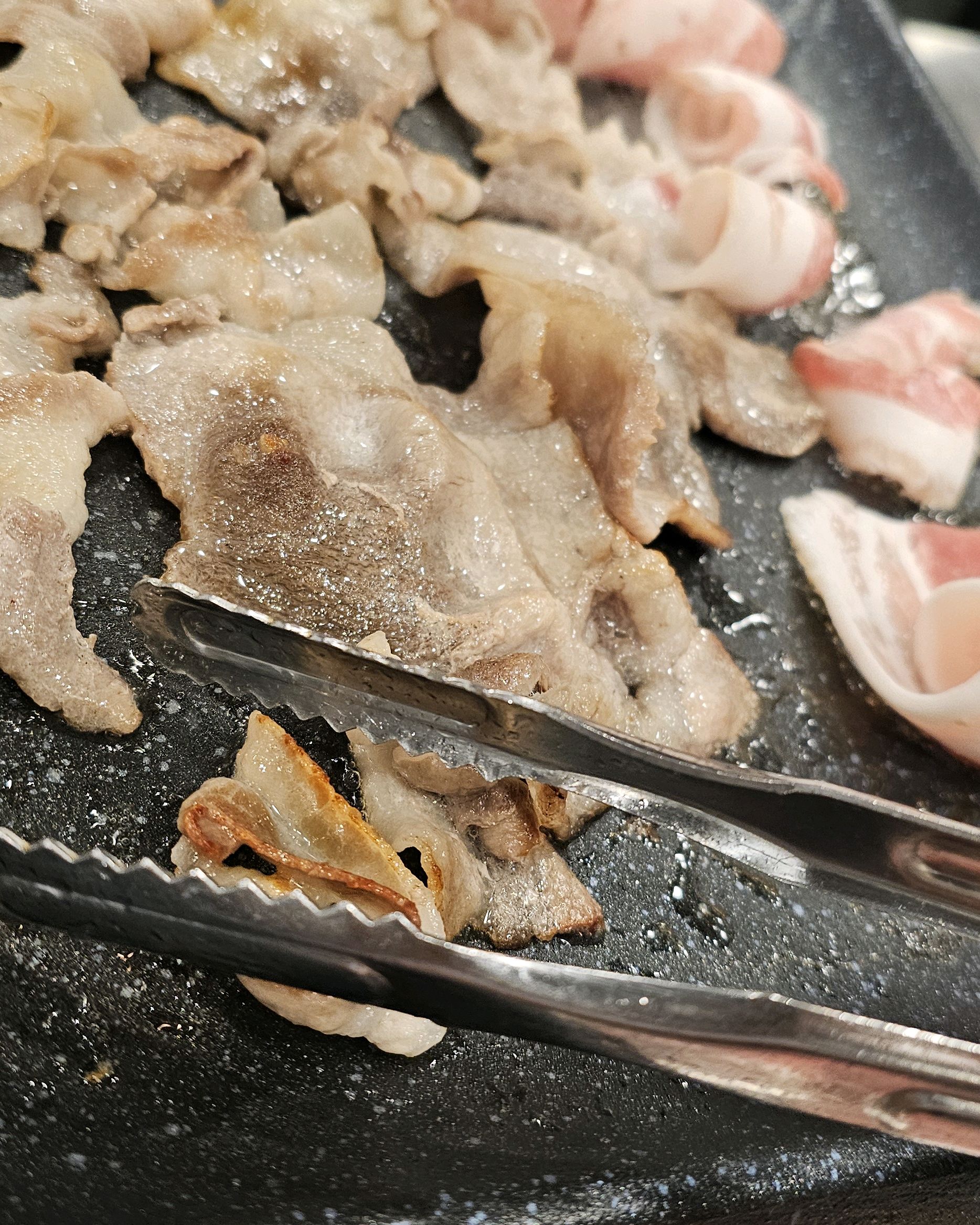 아이들과 한강놀러왔다가 저녁먹으러 들렸어요 - 망원동 맛집 엉터리 무한대패 망원점