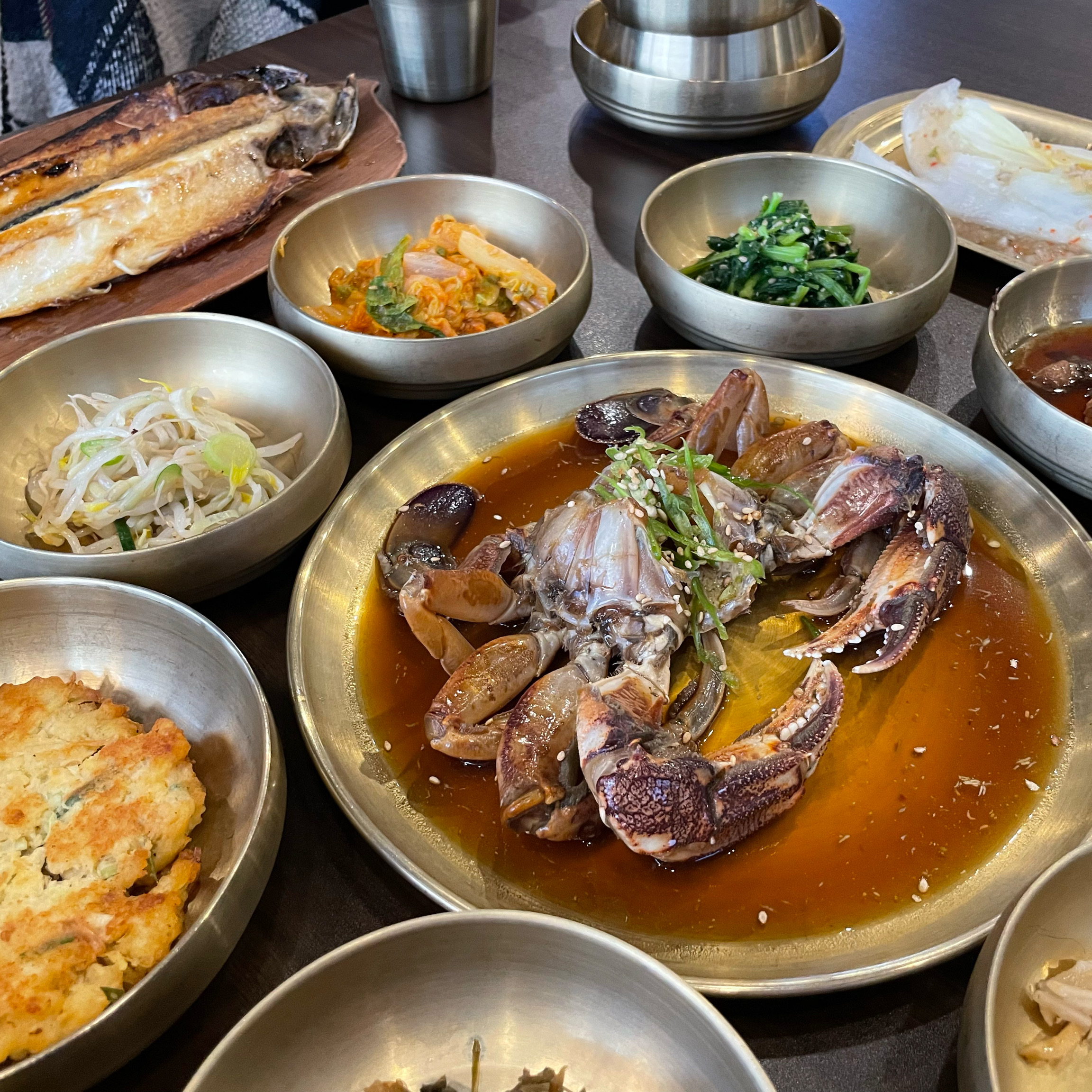 간장 황게장은 첨먹어봤어요 ㅎㅎ 반찬들 많고 국도있고 깔끔해서 좋았습니다~ - 제주 맛집 하귀 보배쌤보리김치와게장