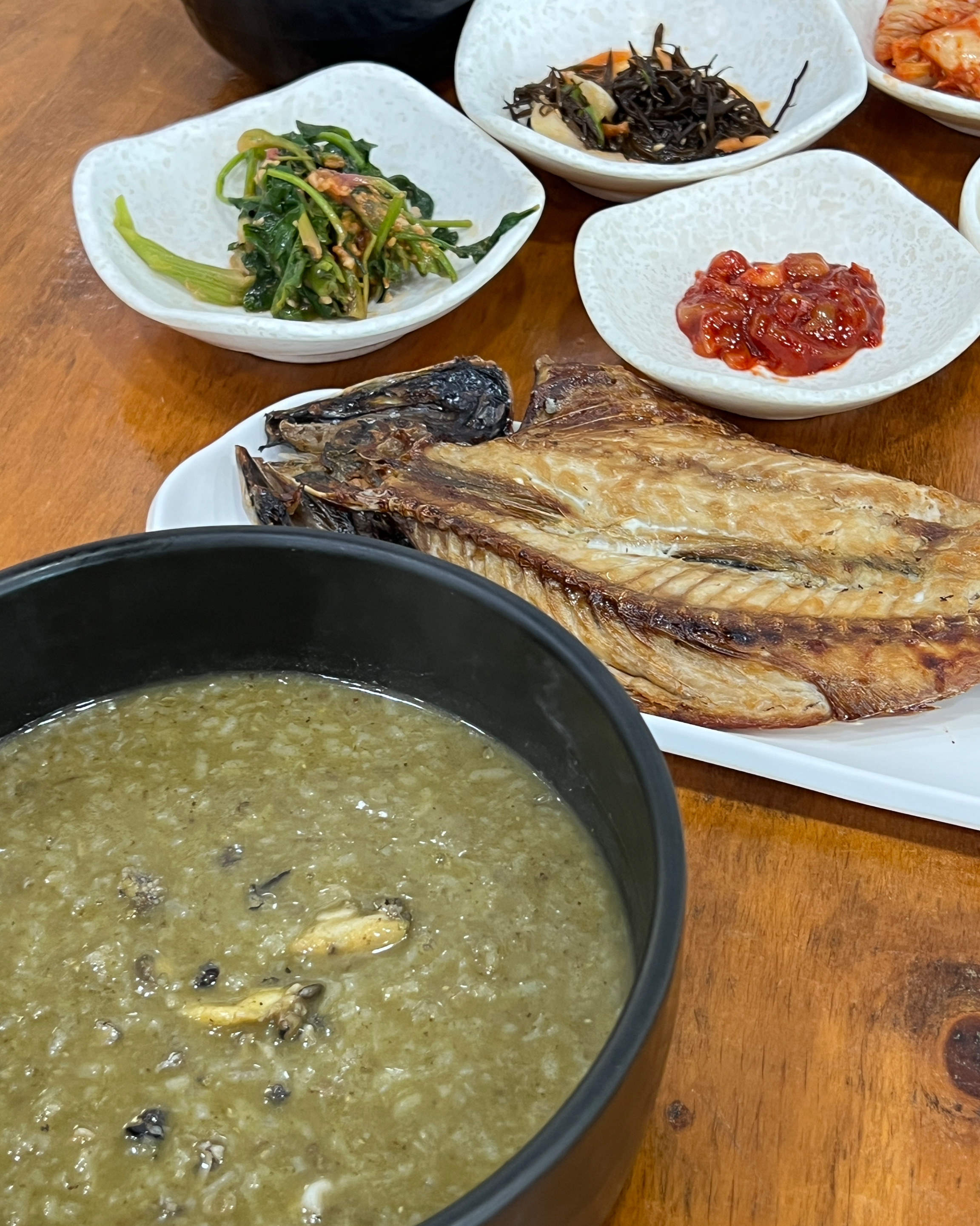 전복죽 담백하고, 돌솥밥도 건강하고 담백하고 특히 - 제주 맛집 명진전복