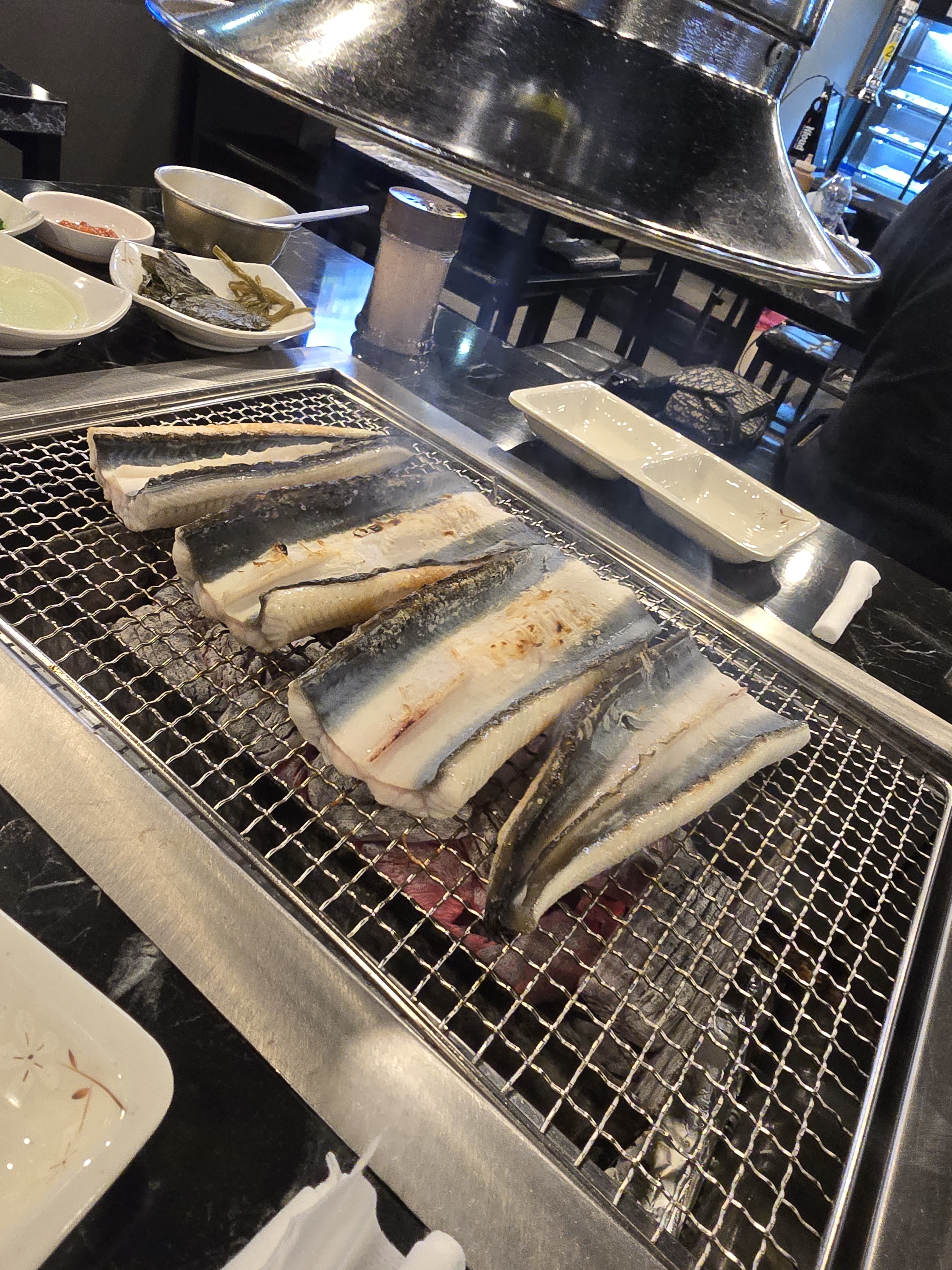 부모님이 장어 먹고 싶다 하셔셔 동네 장어집으로 왔는데 깔끔하고 직원분들도 친절해용! 배부