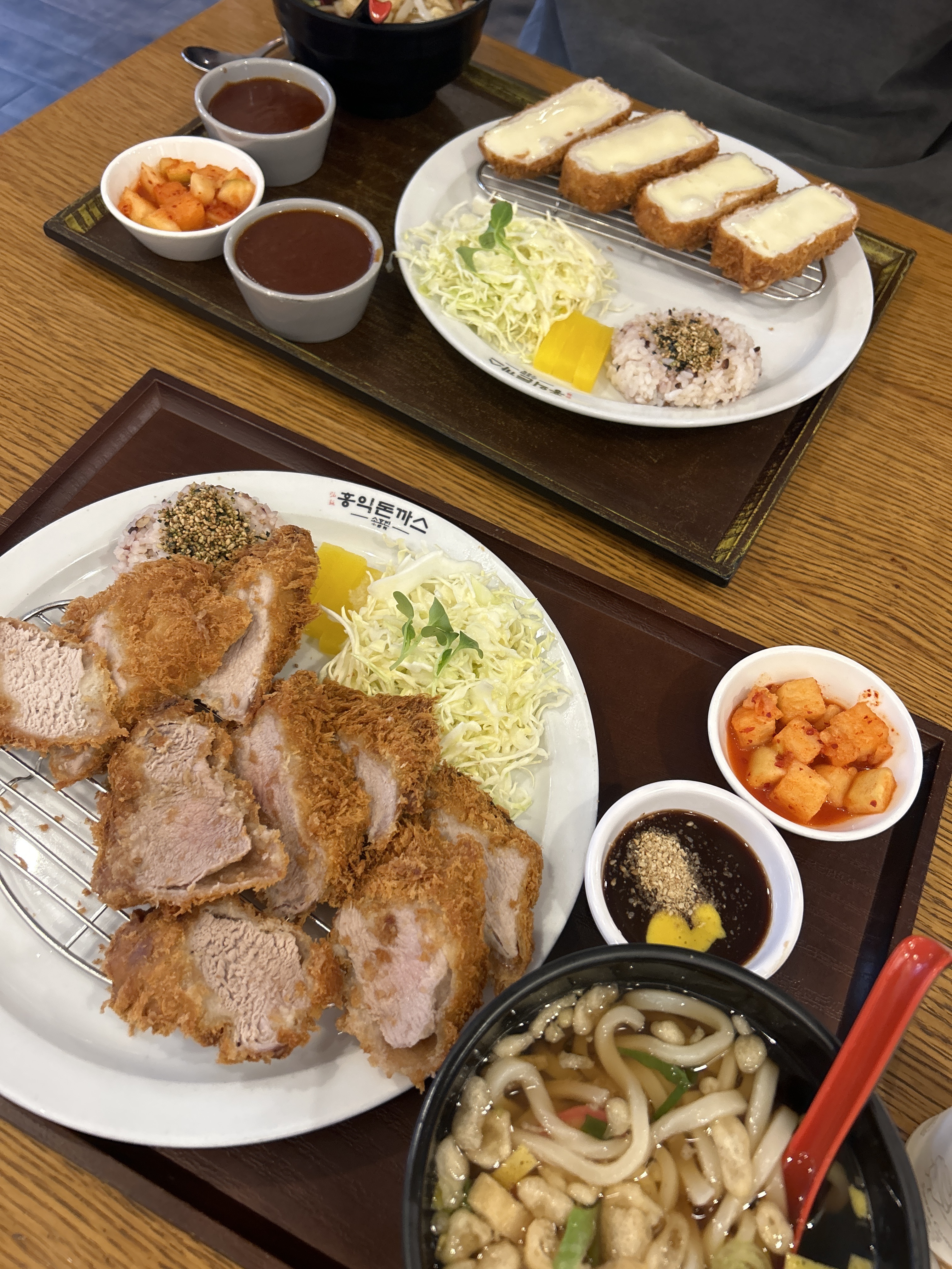 양도많고 역시 돈가스는 직접가서 먹는게 짱인거같네요 믿고먹는 홍익 최곱니다!! - 부산 대연동 맛집 홍익돈까스 부산대연점
