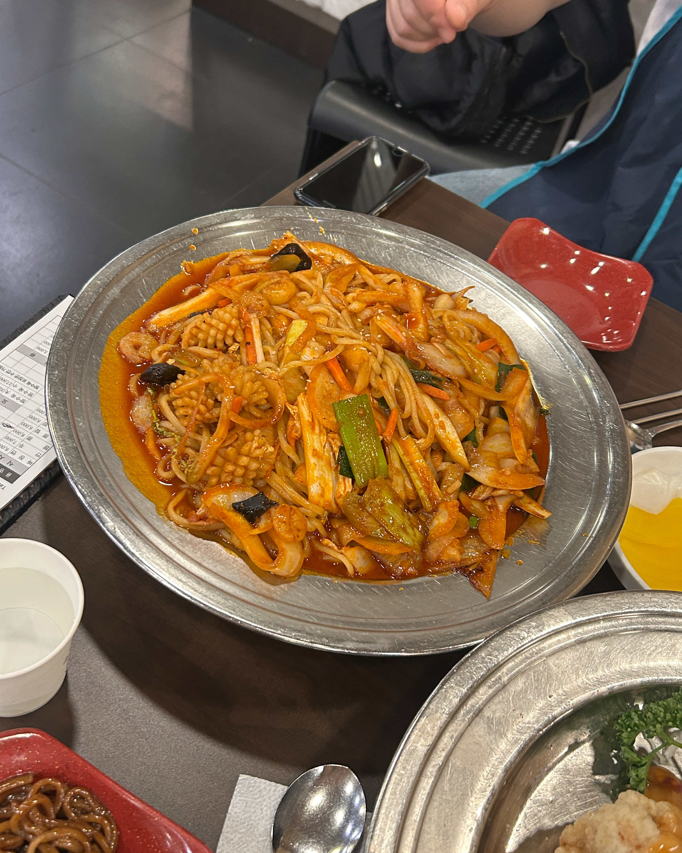 양도 많고 맛있어요. 탕수육 소스가 맛있는데 뭔가 좀 특이해요. - 대구 맛집 리안