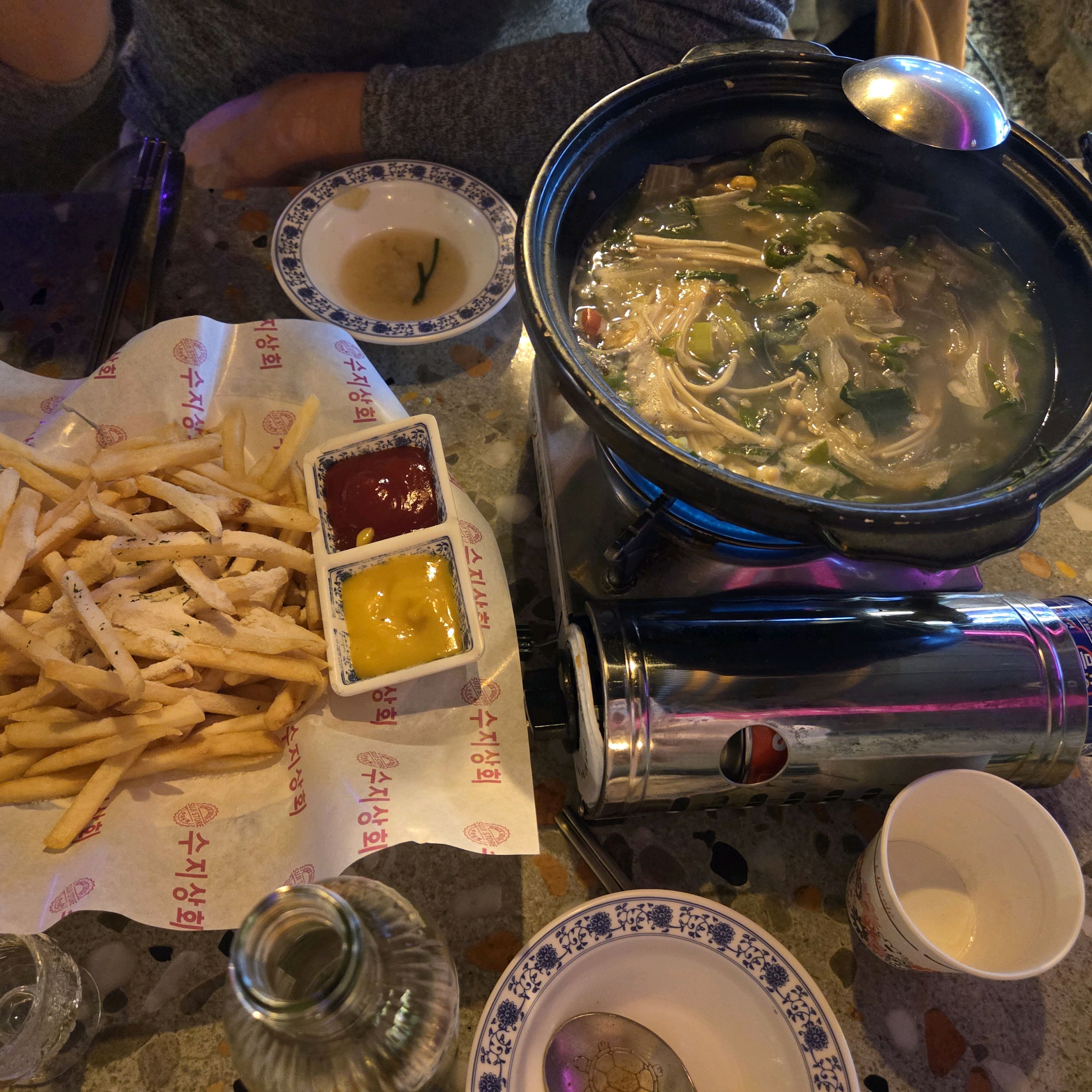 너무너무 맛있고 즐겁게 먹고 갑니당 ㅎ - 천호동 맛집 수지상회 천호점