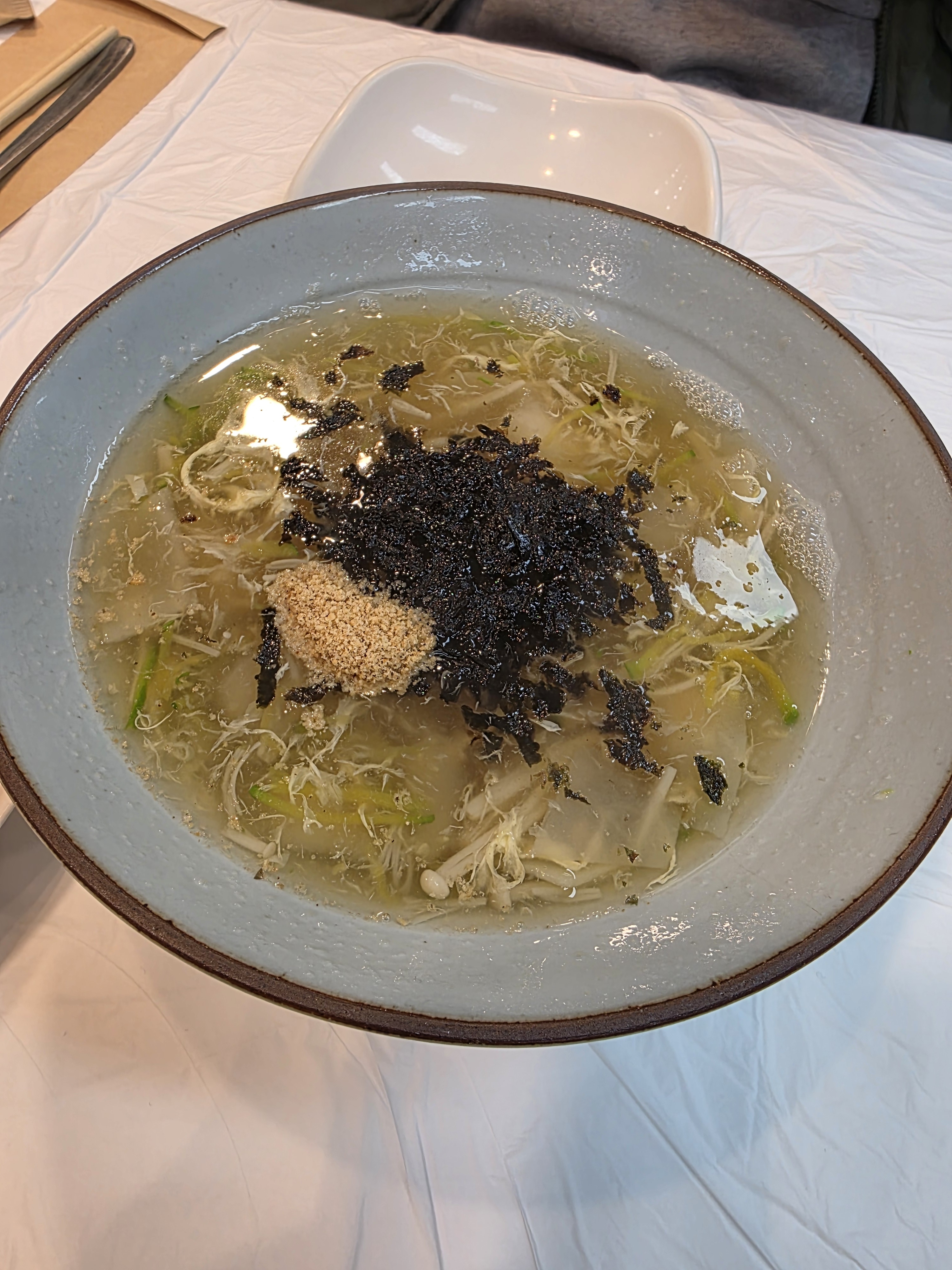 두번째 방문이에요 ~~~ 지난번에 못먹은 감자전 먹어봤는데 쫀득빠삭하구 맛나네요. 주말기준
