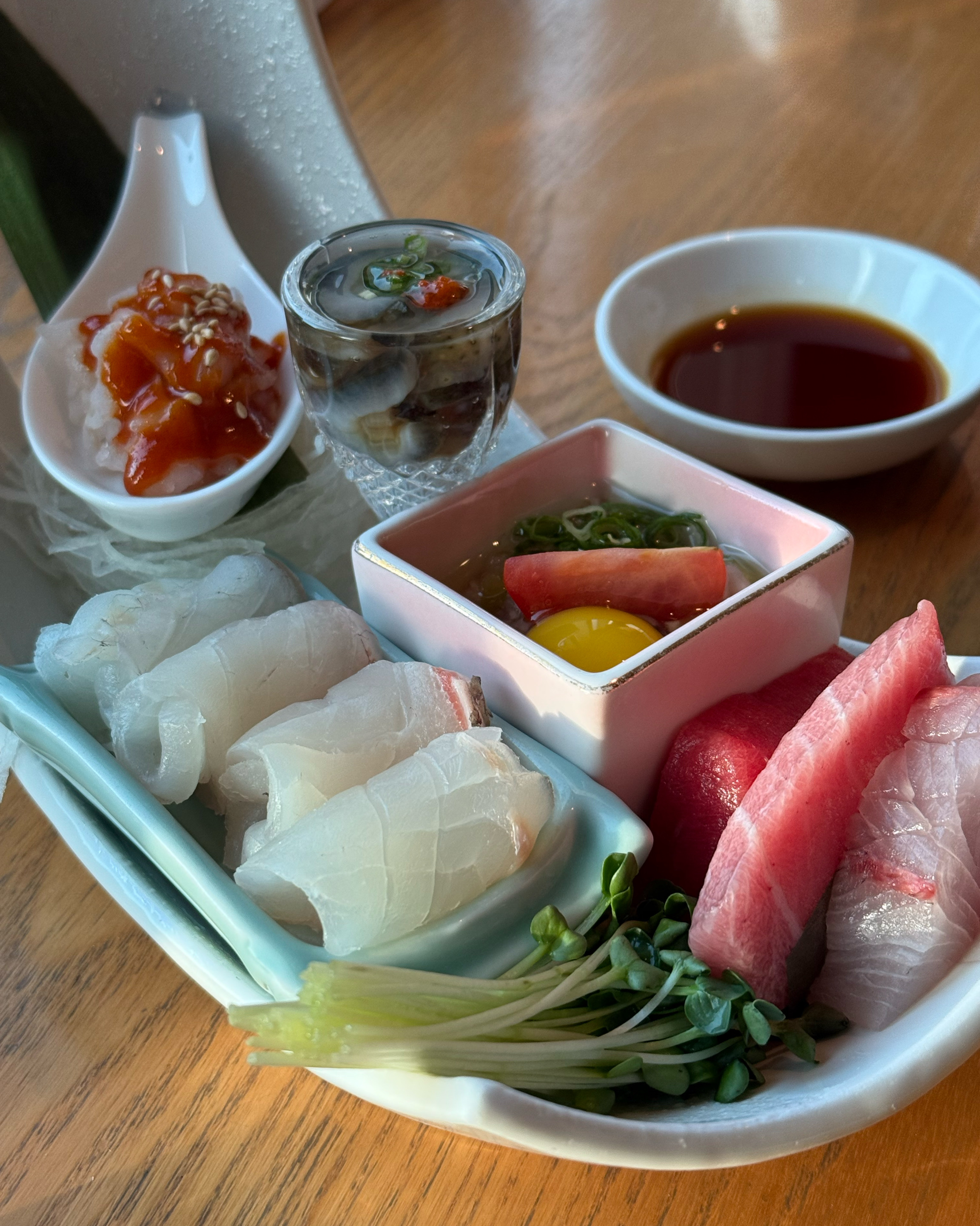전 직원분들 친절하십니다. 특히 서빙헤주시던 안경쓰신 남자분 정말 친절하시더라구요 덕분에