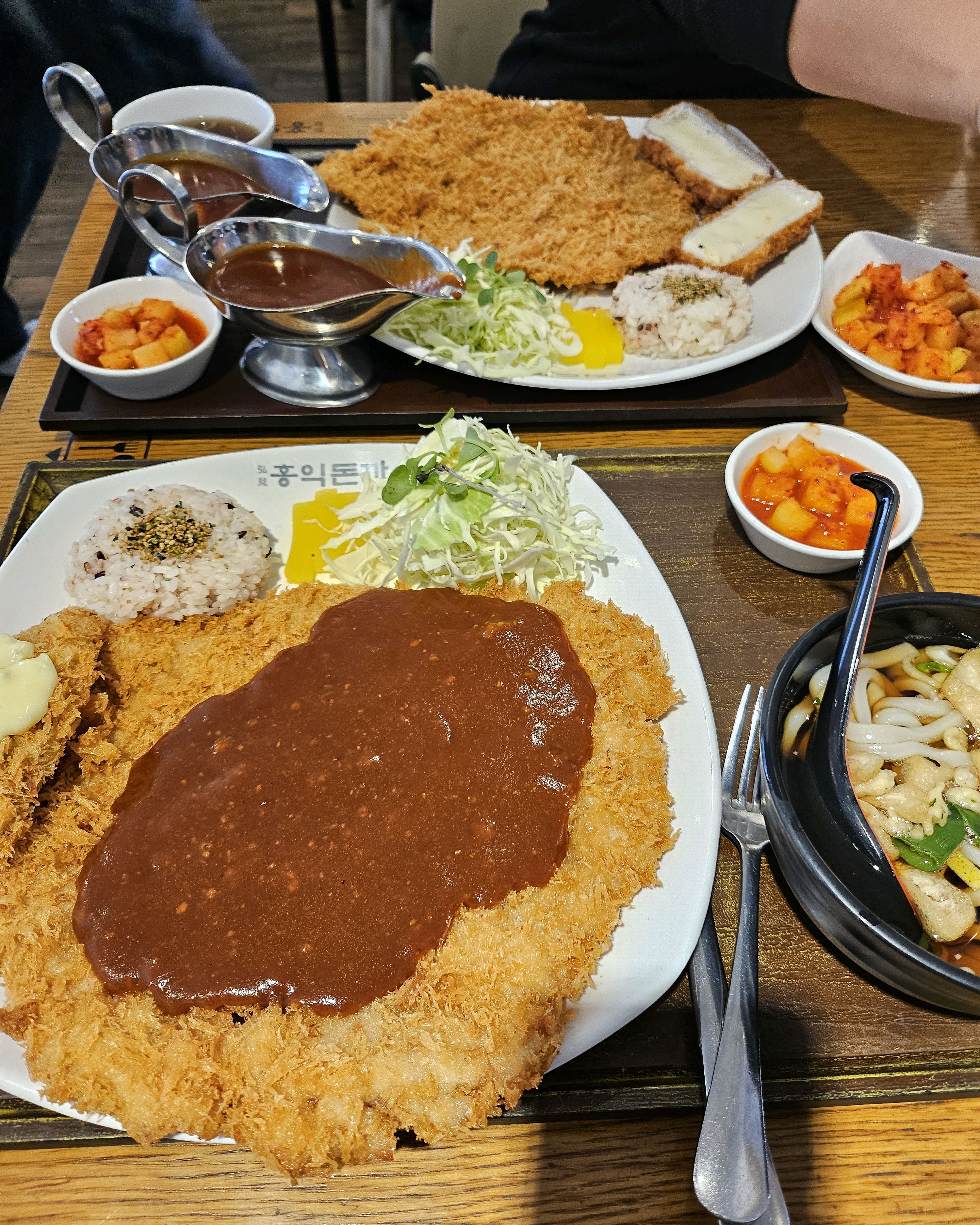 엄청 크다는 얘기 듣고왔는데 정말 정말 크네요!!! 밥과 스프도 먹을수있고 잘먹겠습니다!!
