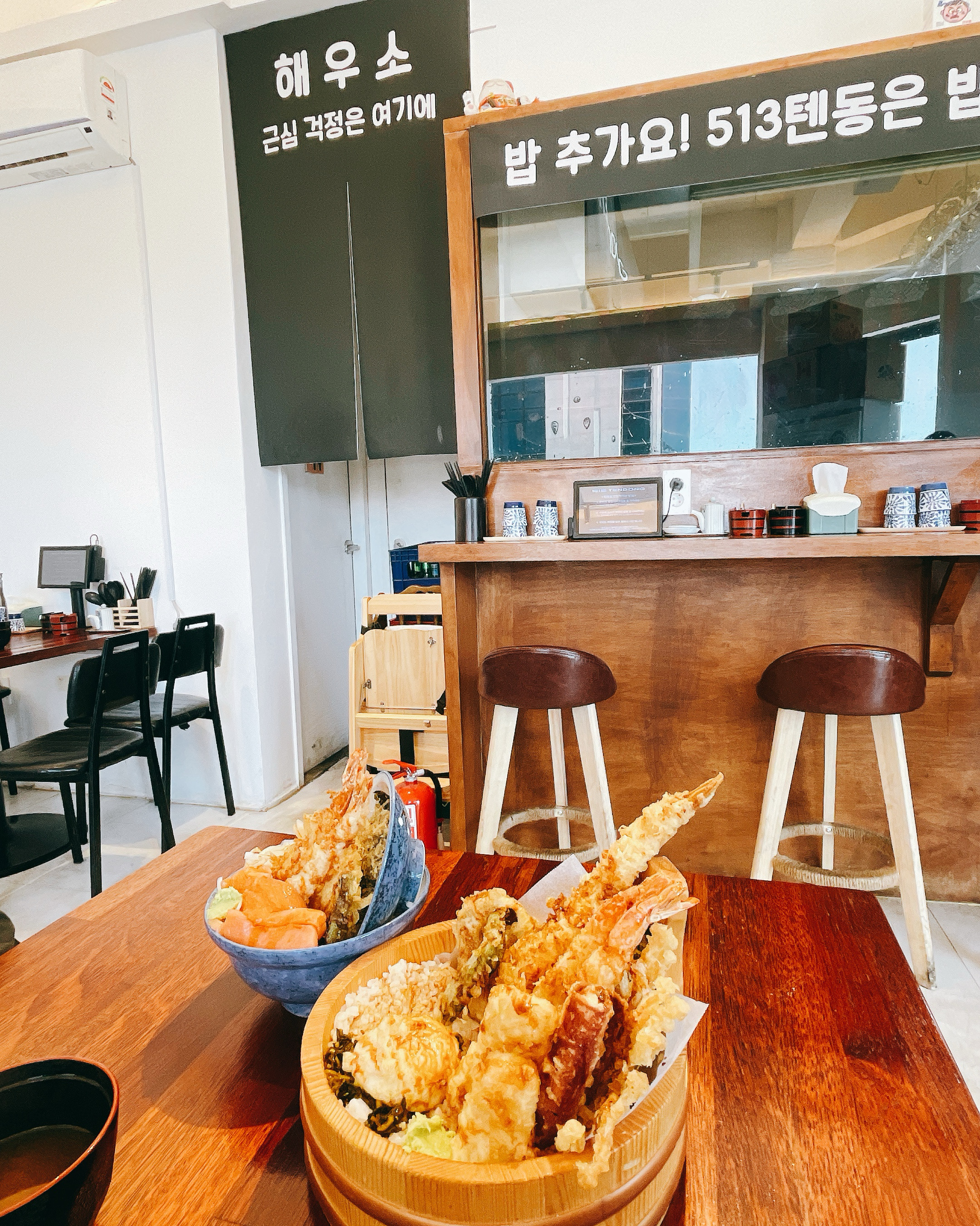 크으 양도 너무 마나요 ㅋㅋㅋ 전 역시 연어파라 ㅋㅋ 연어 진짜 맛있어요. - 제주 맛집 513텐동