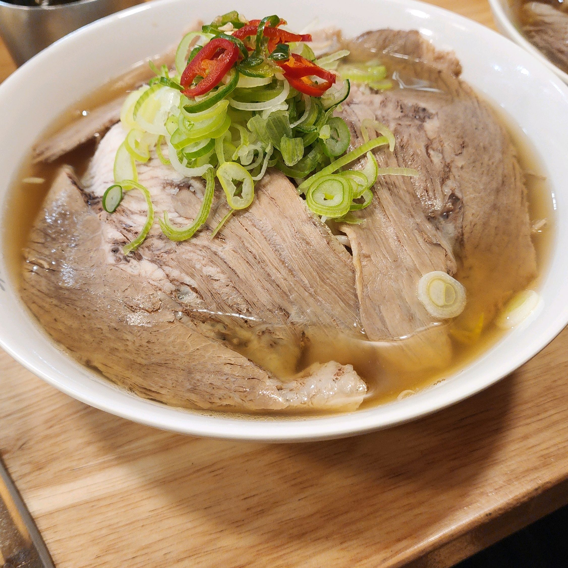 쌀국수 땡길때 자주와요.. 국물도 너무 맛있고 양도 푸짐해서 배부르게 먹을수 있어서 좋습니