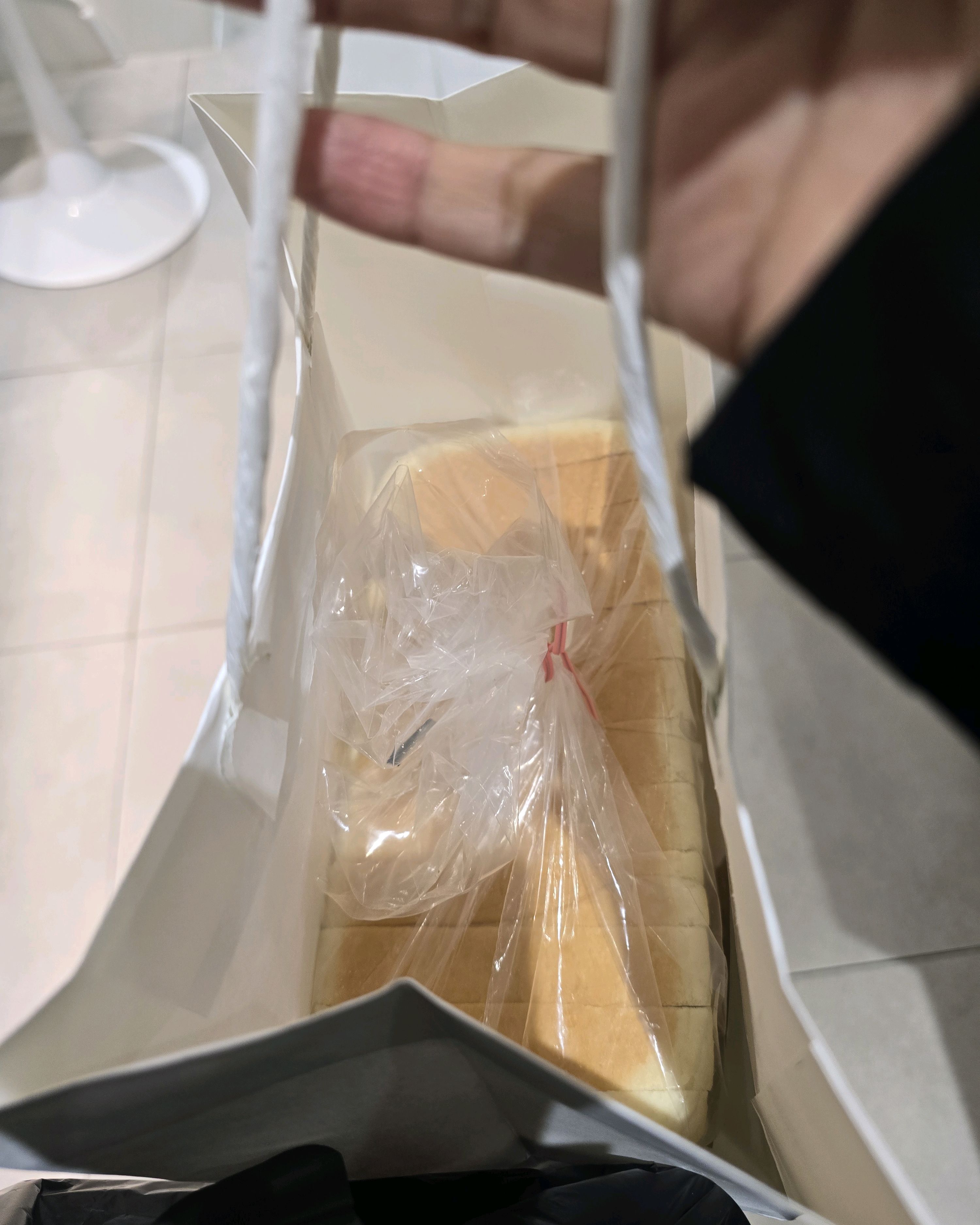 항상 야용하는 곳입니다. 빵이 너무 맛있어요. 고급진 맛이예여~~ - 김해 율하 맛집 화이트리에 김해율하점
