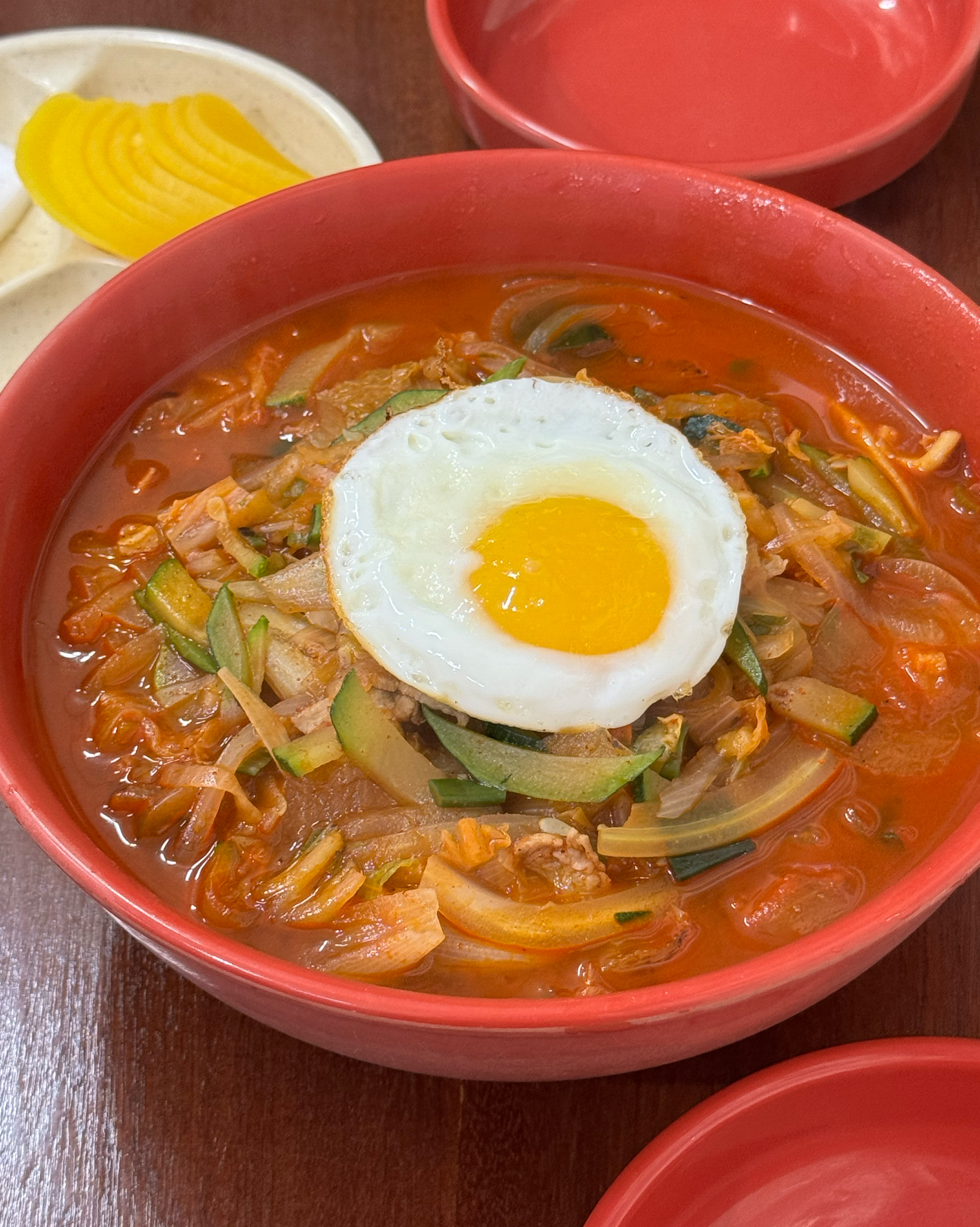 중화비빔밥이 유명하다고 해서 꼭 먹어야할 음식이었는데 수봉반점이 너무 맛있어 보였습니다 …