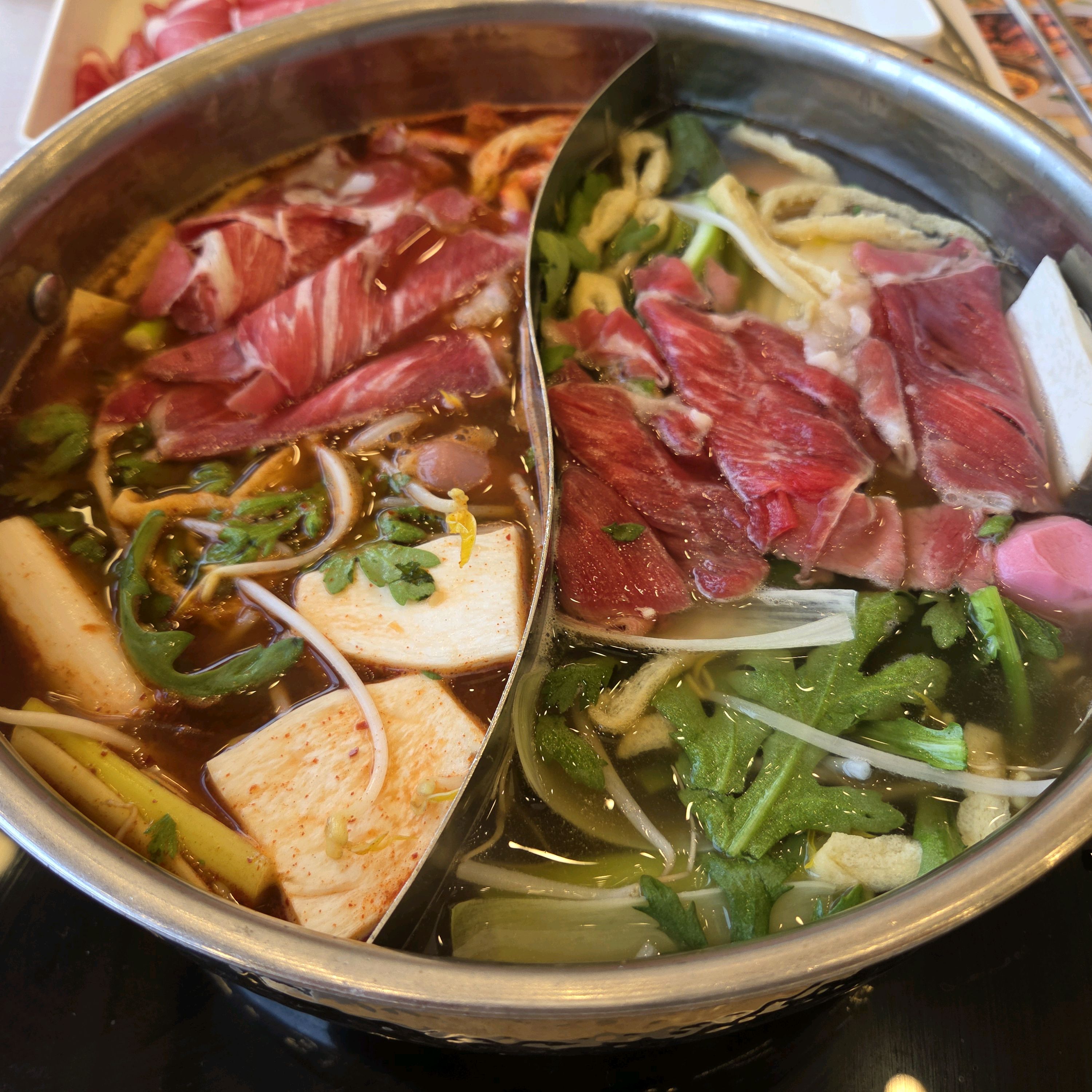 고기도 신선하고 직원분들도 친절해서 편하게 식사했어요. 맛있습니다. - 도화동 맛집 샤브올데이 인천도화점