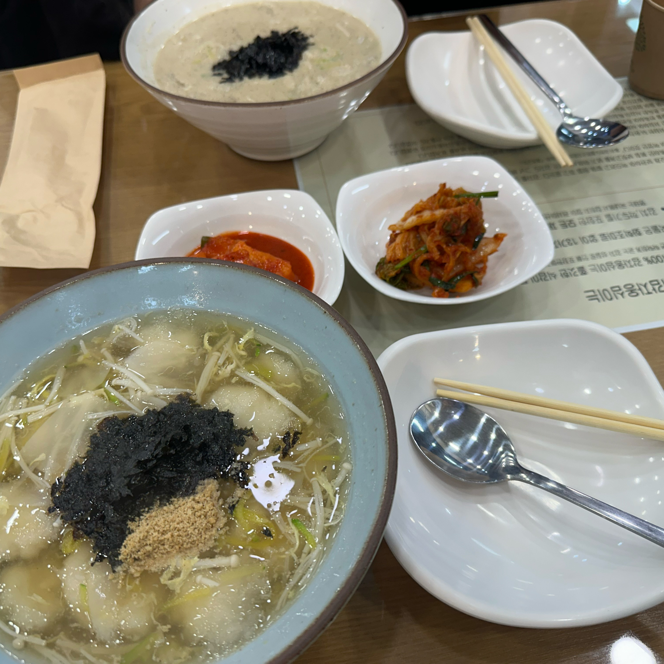 속초 관광 시장 둘러보다 배고파서 들른 식당이에요. - 아바이마을 맛집 속초신토불이감자옹심이
