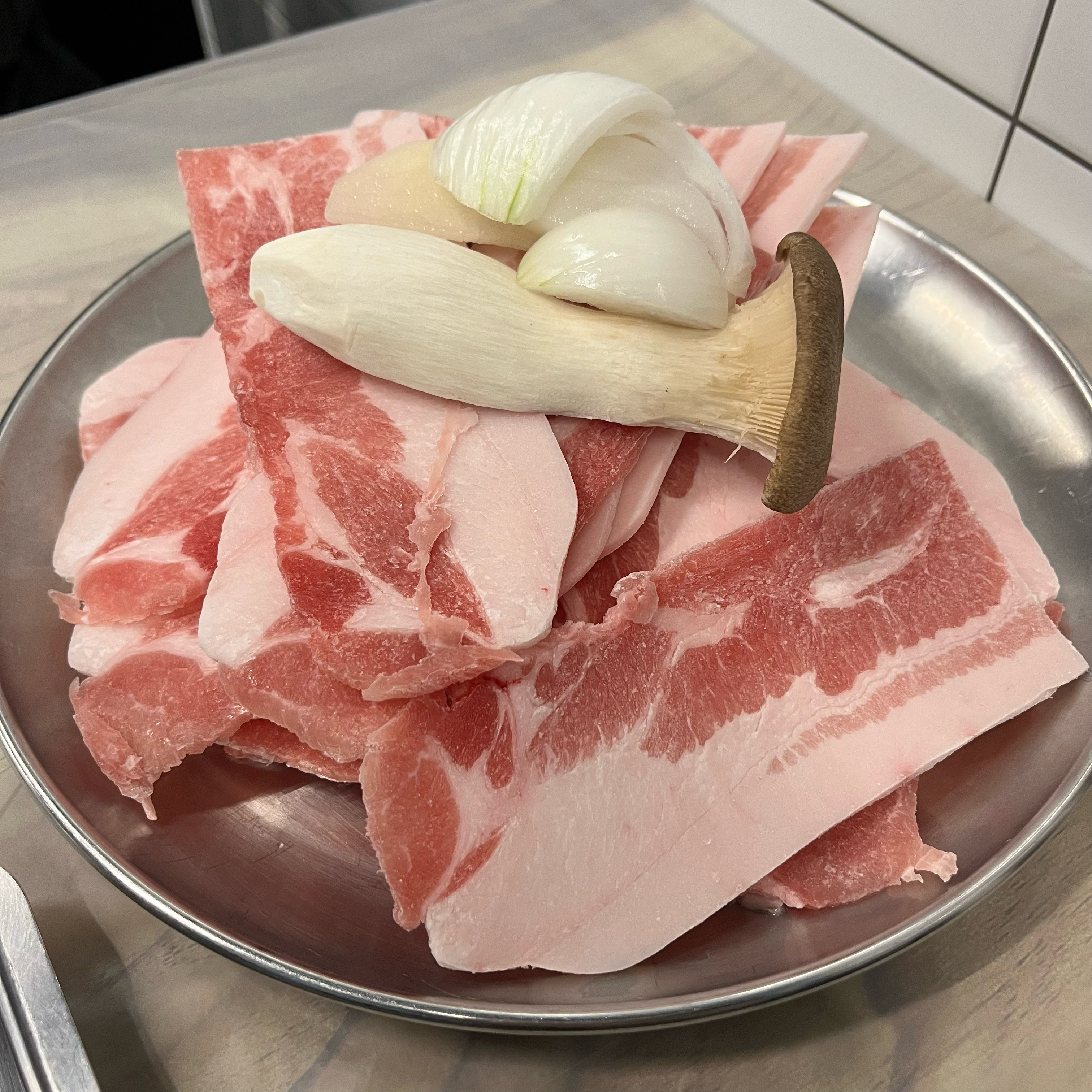 사장님 너무 유쾌하시고 특히 급냉삼겹살이 질이 너무 좋고 최곱니당...!!! - 불당동 맛집 싸다구냉삼 불당점