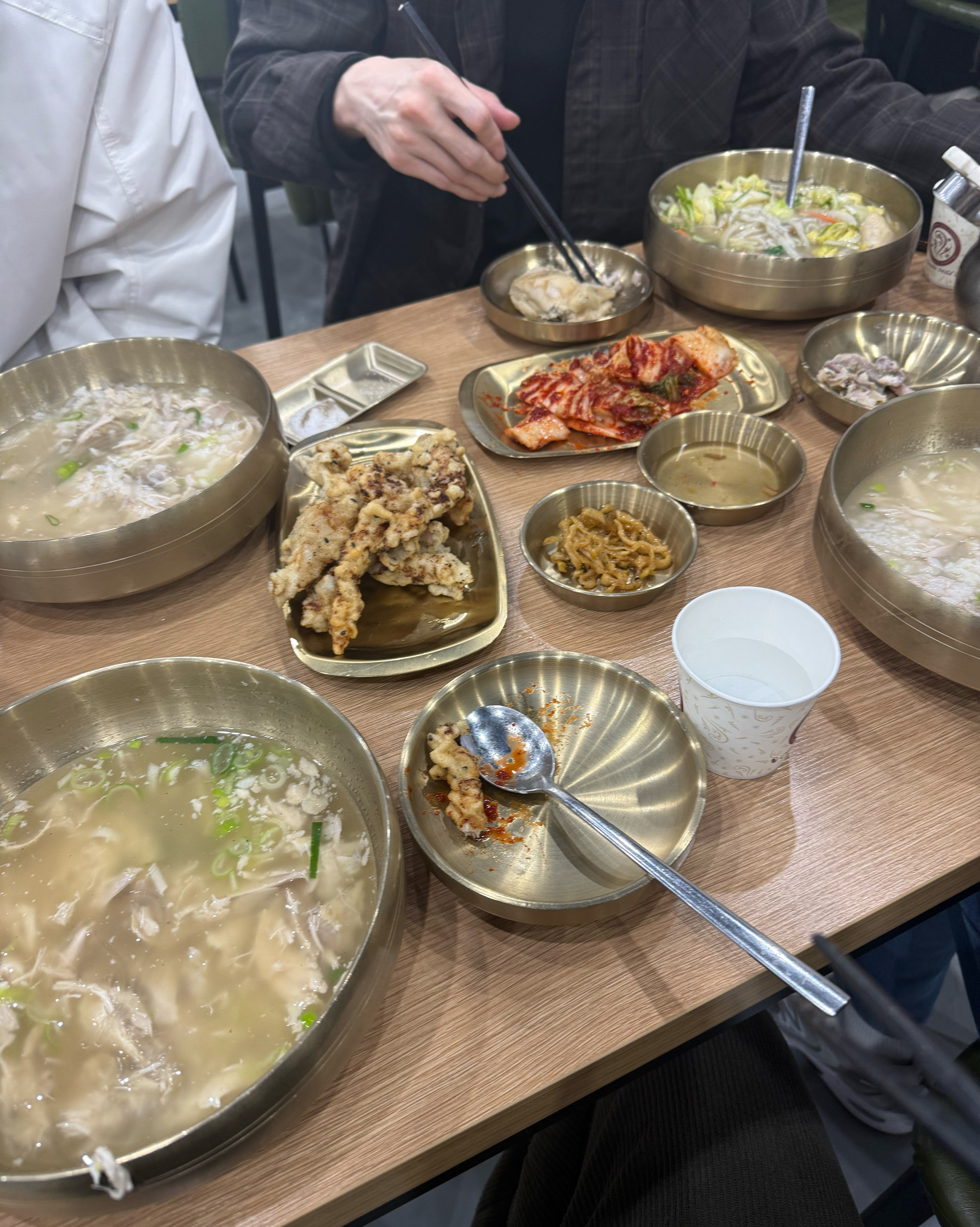 맛있닭 맵소 등등 모든 메뉴 너무 맛있어요! 새로생긴 곰탕도 먹어봤는데 역시나 맛있습니다!