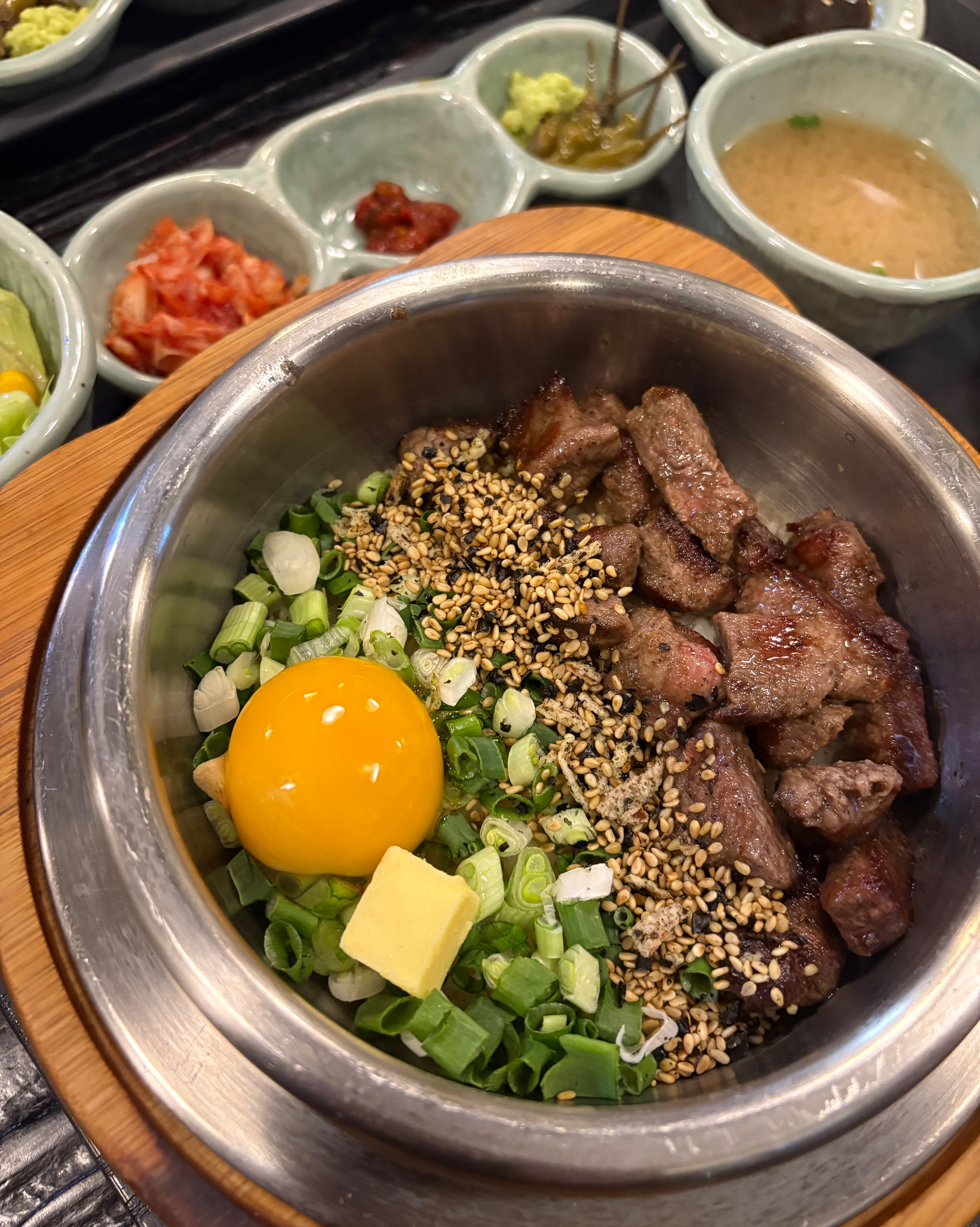 자주 이용하던 솔솥 스테이크덮밥, 장어덮밥 모두 매력있고 맛있게 배불리 먹을 수 있는 음식