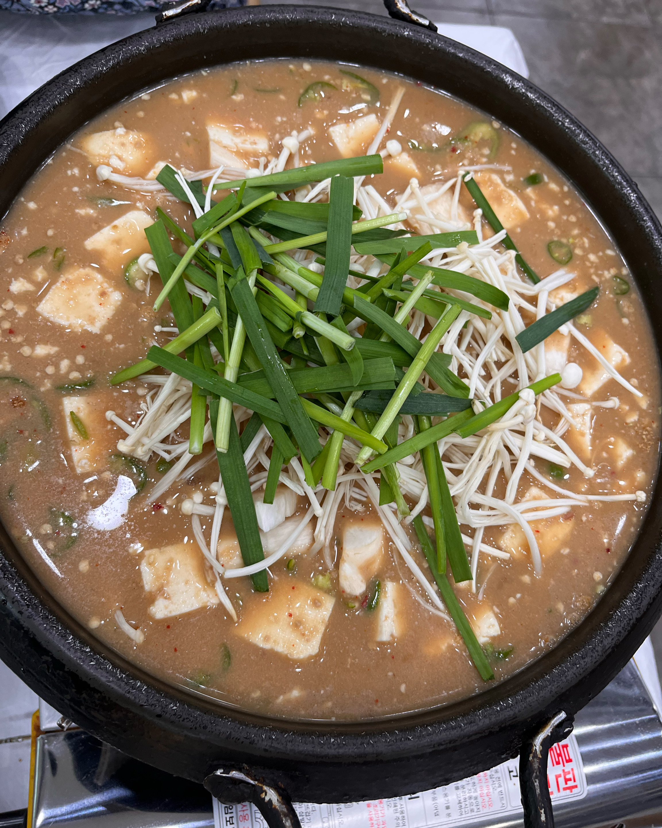 청국장도 담백, 깔끔하고 맛있네요. 1인이 저렴하지는 않아요. 2인이상 주문해야되니 잘생각