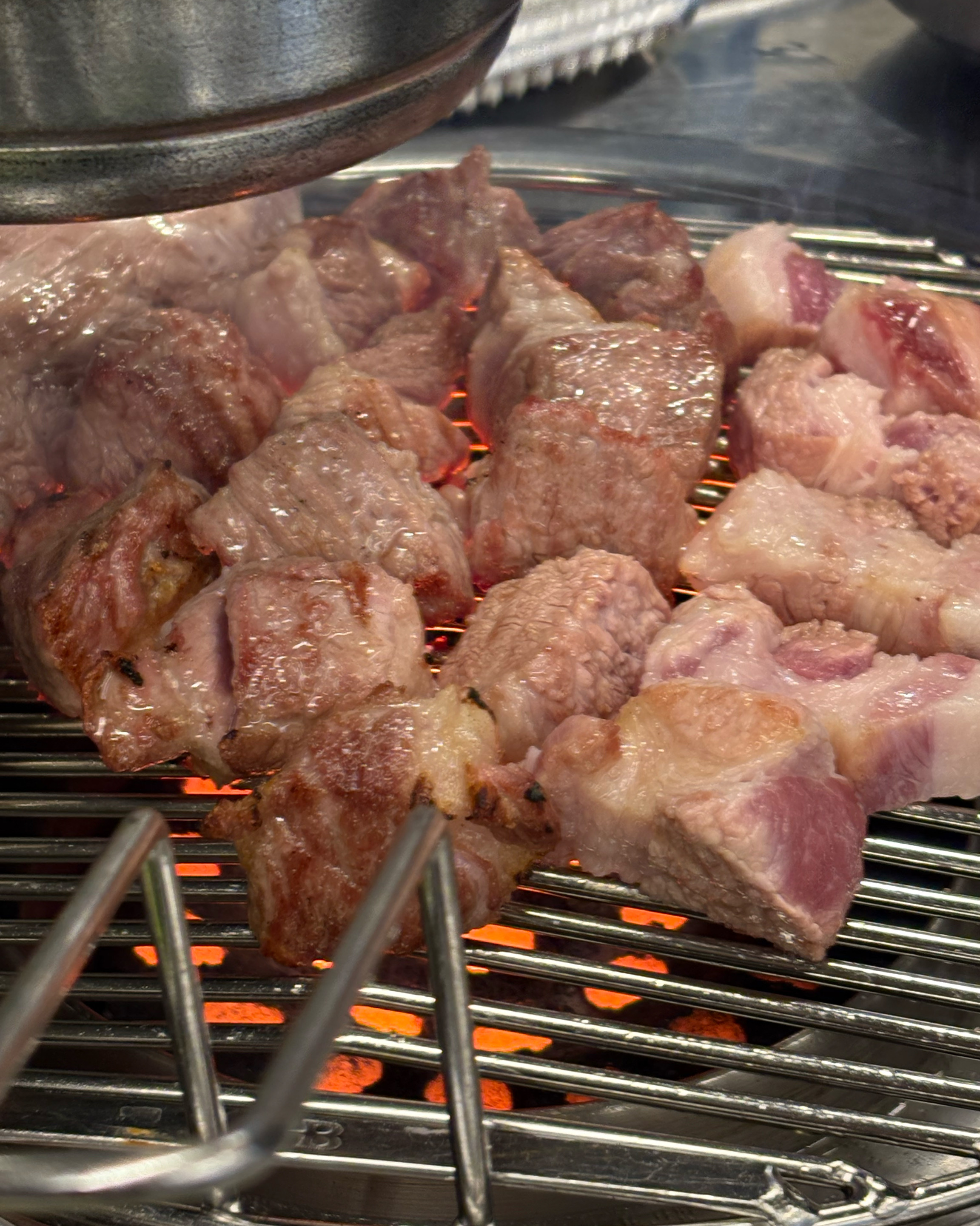 고기 너무 맛있어요 직원분이 친절합니다!!👍👍 또 방문할게여 - 천호동 맛집 돈사돈 강동직영점
