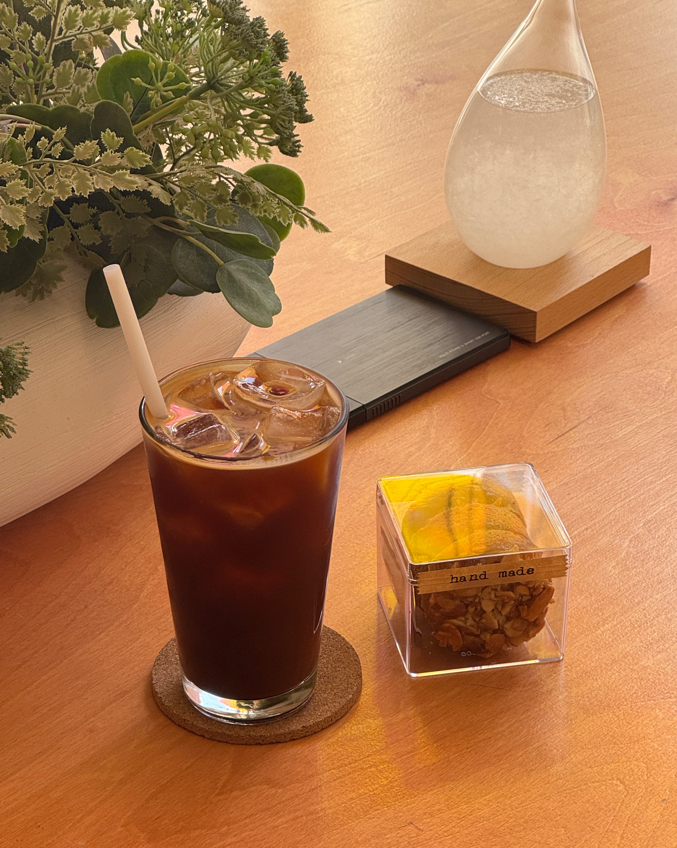 매장이 너무 깨끗하고 커피가 너무 맛있네요. - 망원동 맛집 커넥츠커피 망원