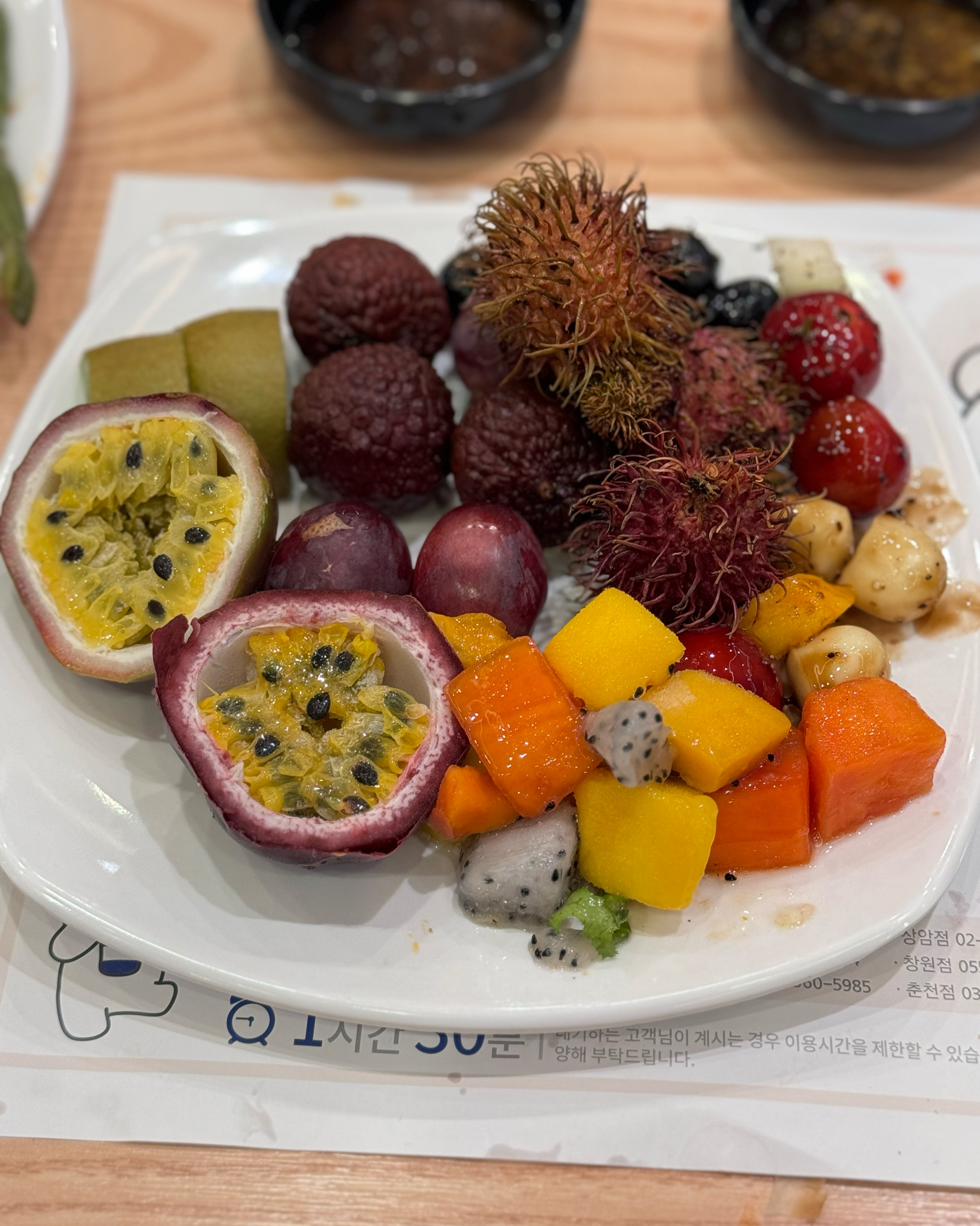 다이닝원 가끔씩 가는데 아이들 진짜 좋아하고 초밥 종류도 많고 다른 메뉴들도 맛있어서 가족