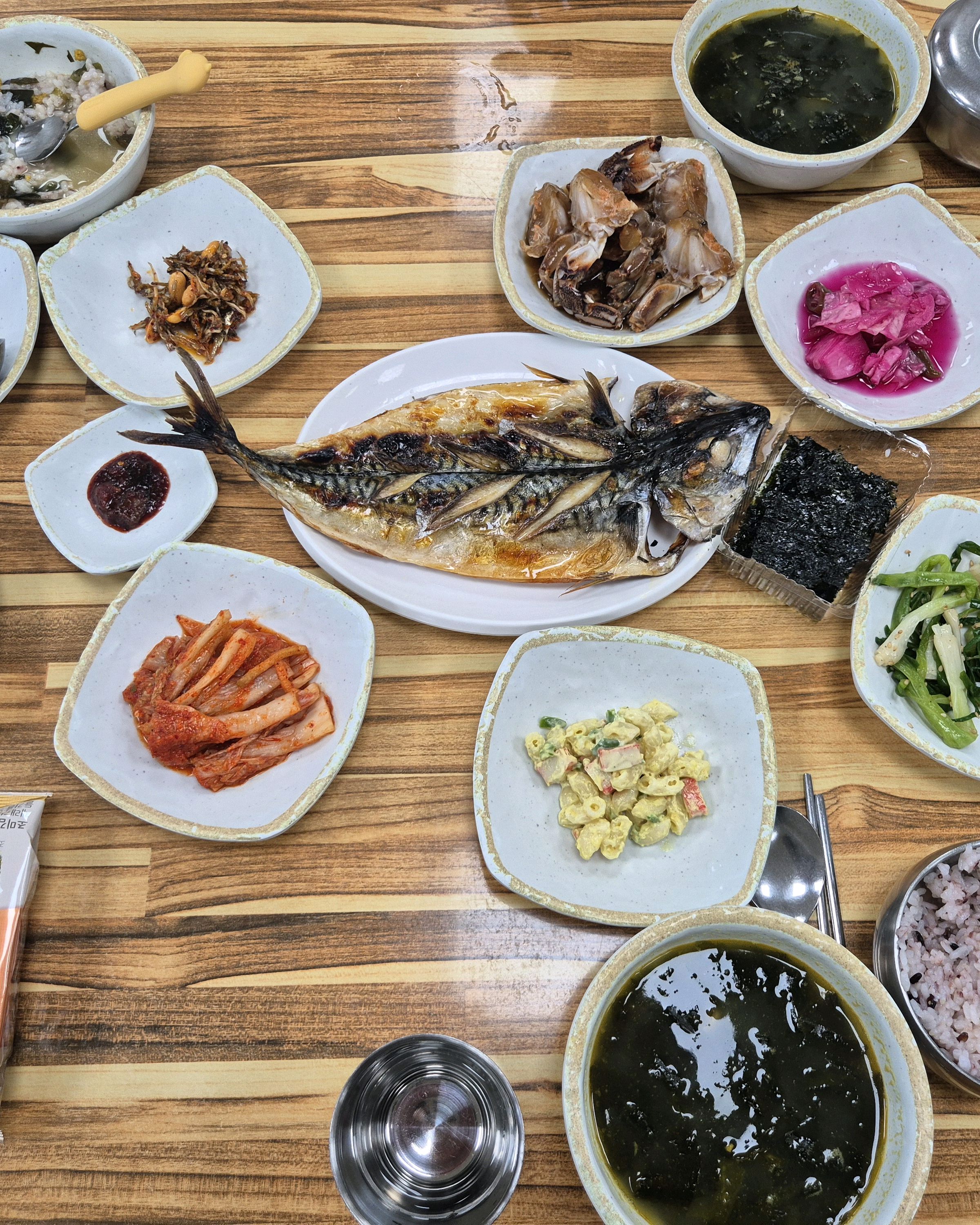 사장님 너무 친절하시구요 갈치조림 고등어구이 밑반찬  다 너무 맛있어요!! - 제주 맛집 제주마당