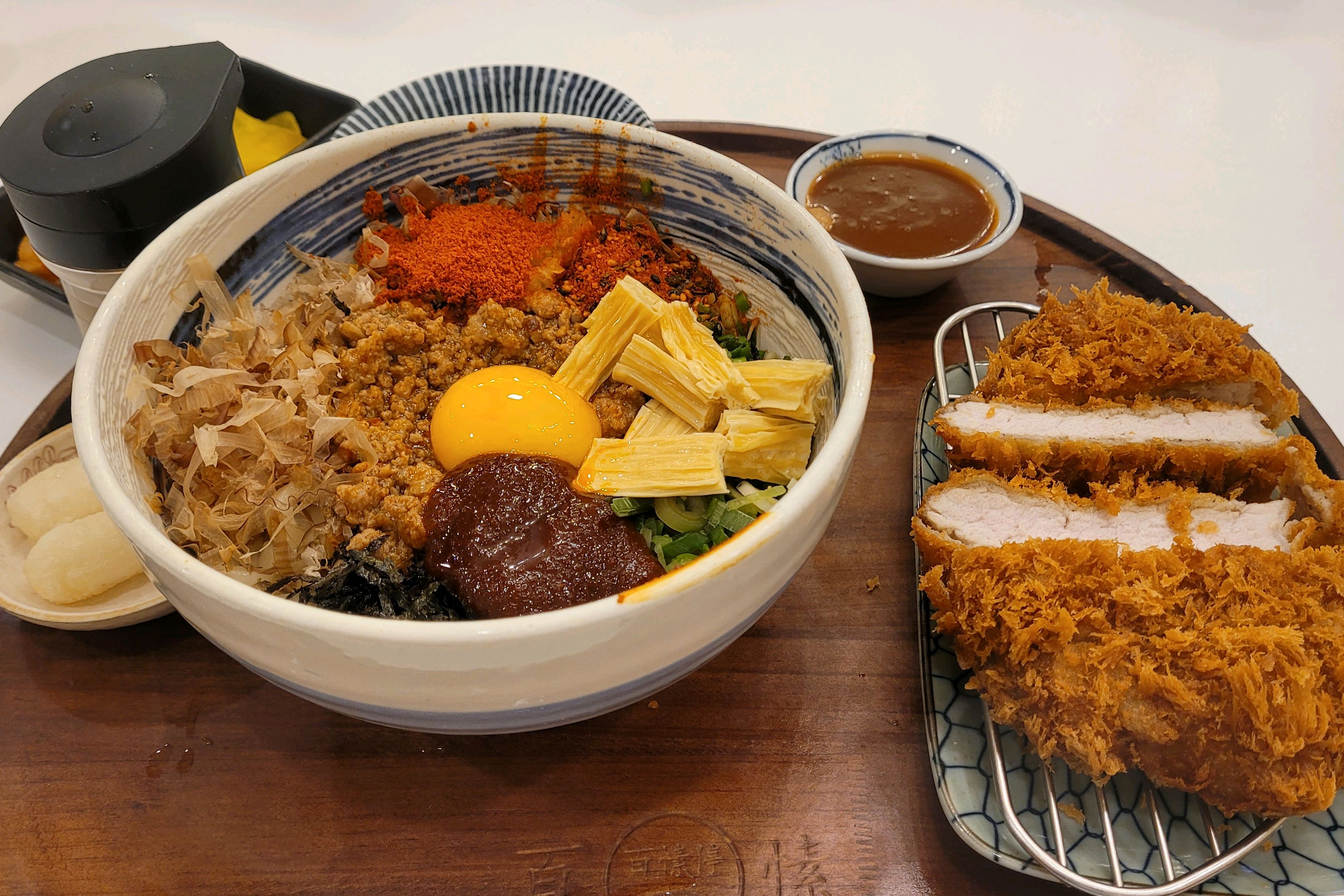 백소정은 음식이 항상 깔끔하고 맛있어요. 마제 마라소바는 적당히 맵고 감칠맛이 있네요. 돈
