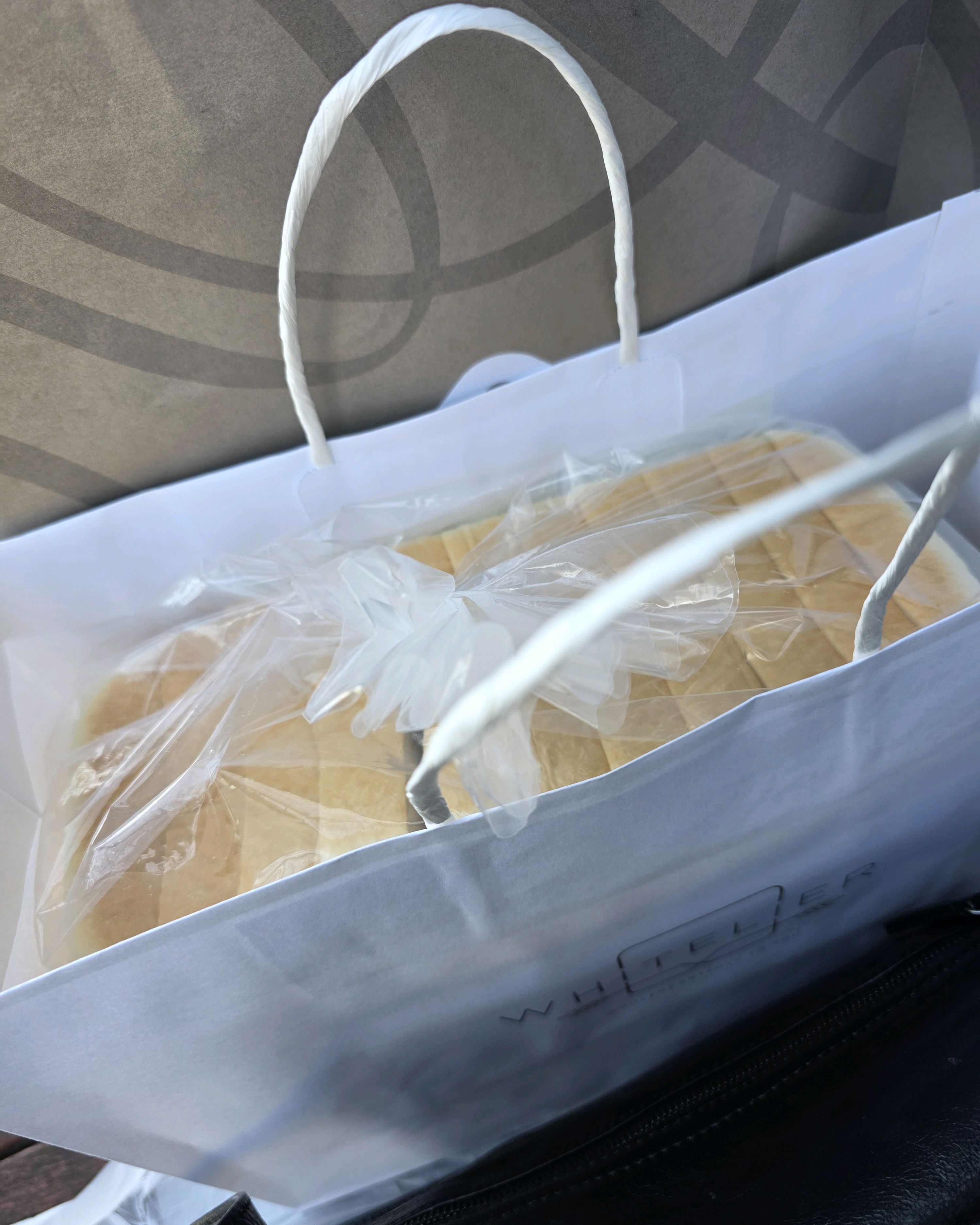 식빵은 역시 화이트리에! 빵이 쫀득쫀득하고 너무 맛있어요 ❣️🍞 - 창원 용호동 맛집 화이트리에 용지호수점