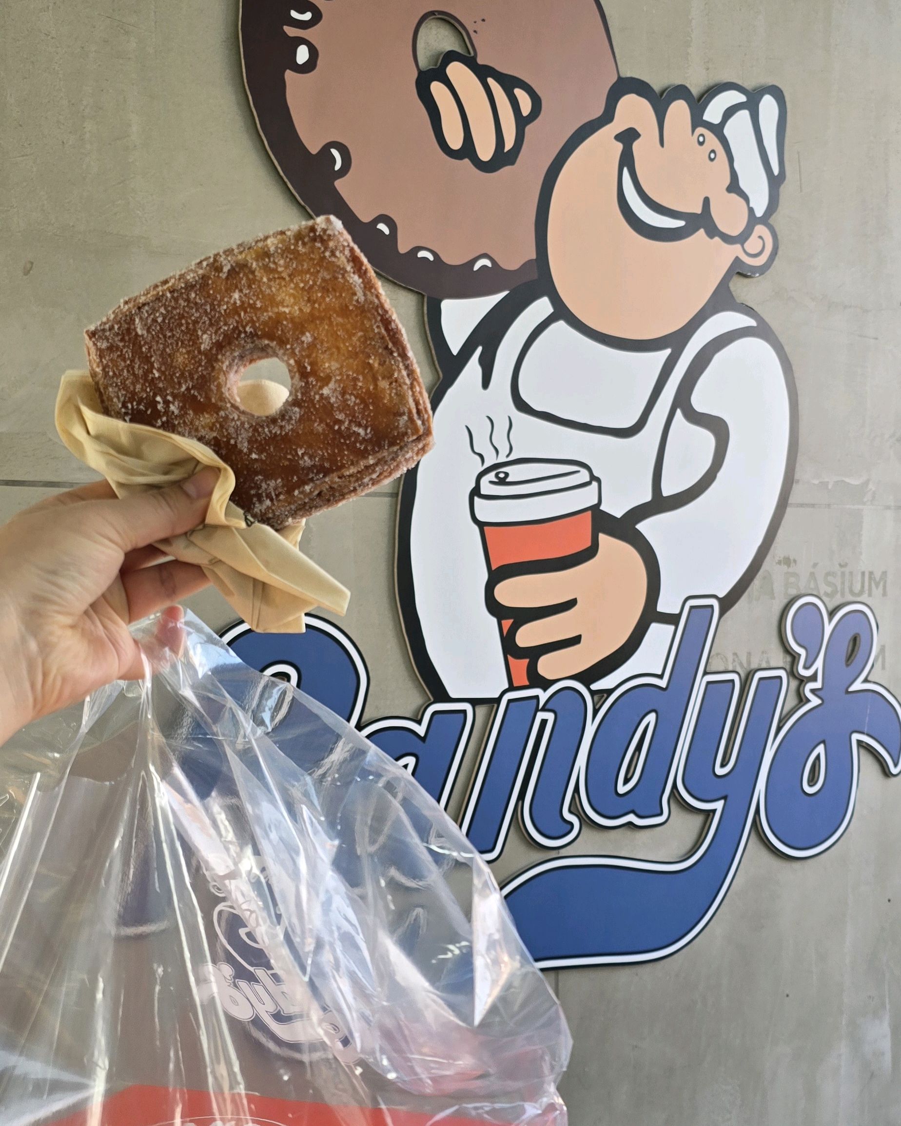 애월 카페거리에서 곽지해수욕장 가는길에 랜디스도넛 매장이 크게 있어 들렸습니다! 제주도만 