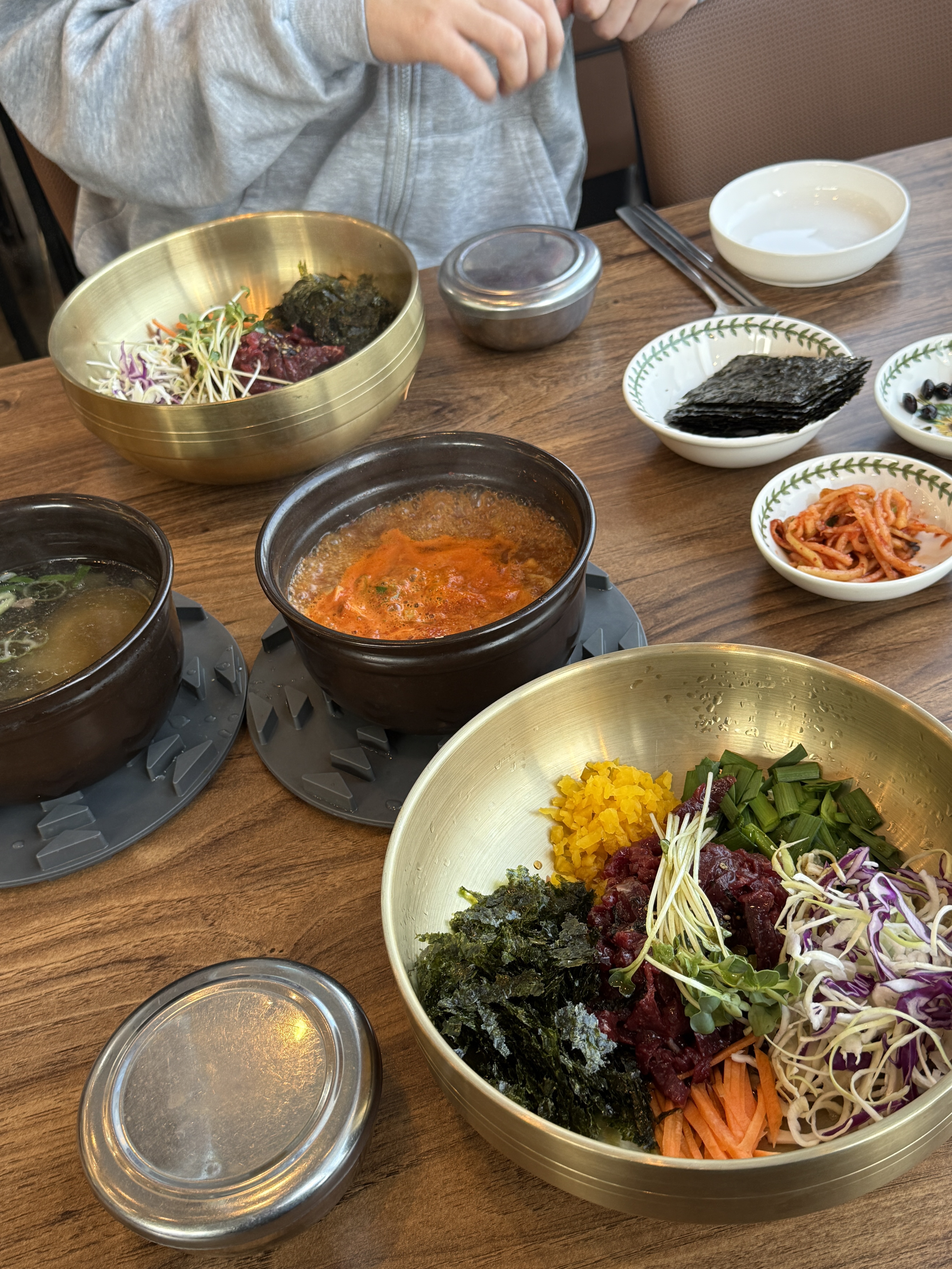 갈 때마다 완뚝하고 오는 곳 .. 너무 맛있습니다 ㅠㅠ 소고기진짜 신선해요 예전에 마장동가