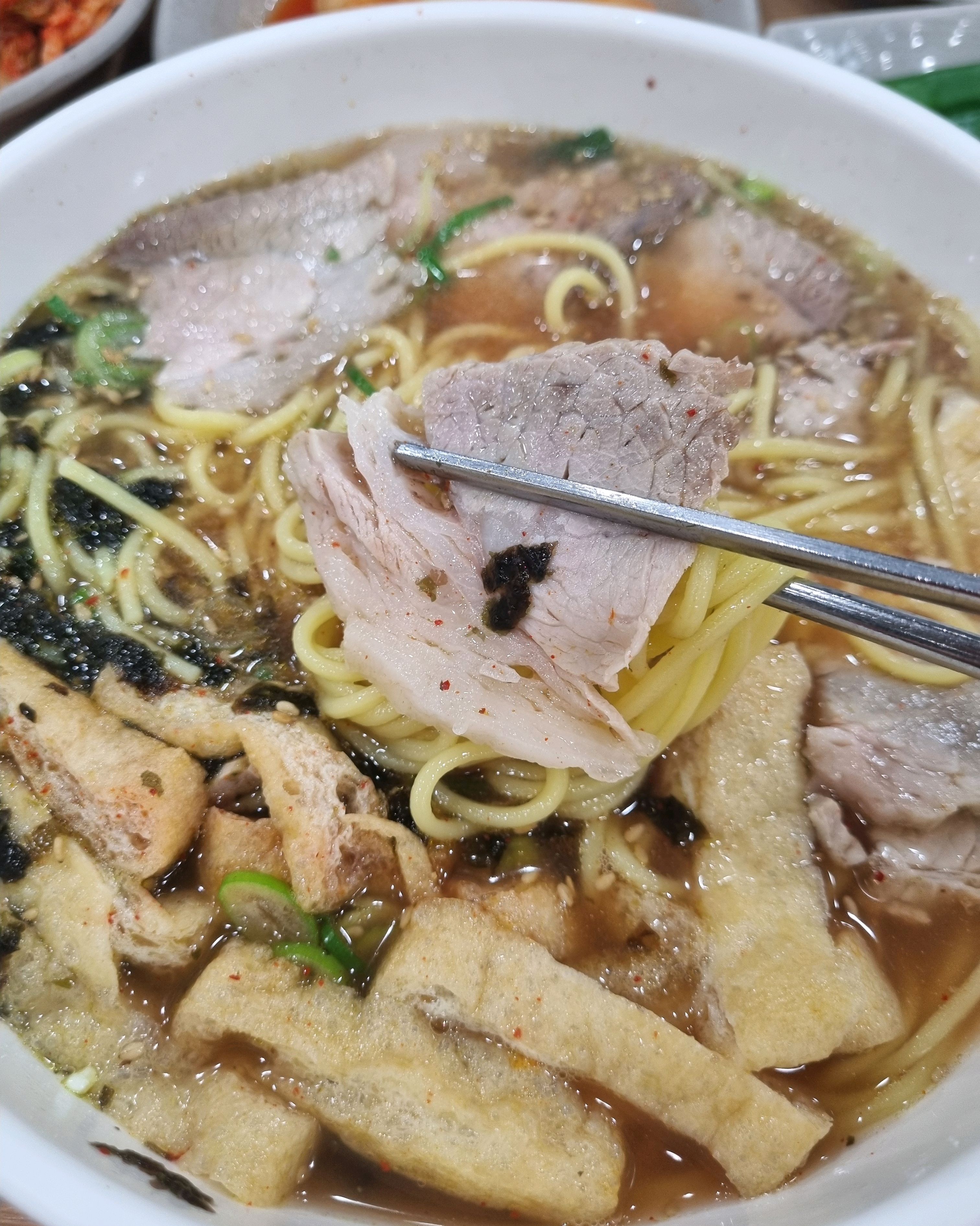 음식 빨리 나오고 맛있어요~주차장 넓어서 좋아요 매장도 넓어 혼밥, 단체 좋을듯요 잘 먹었