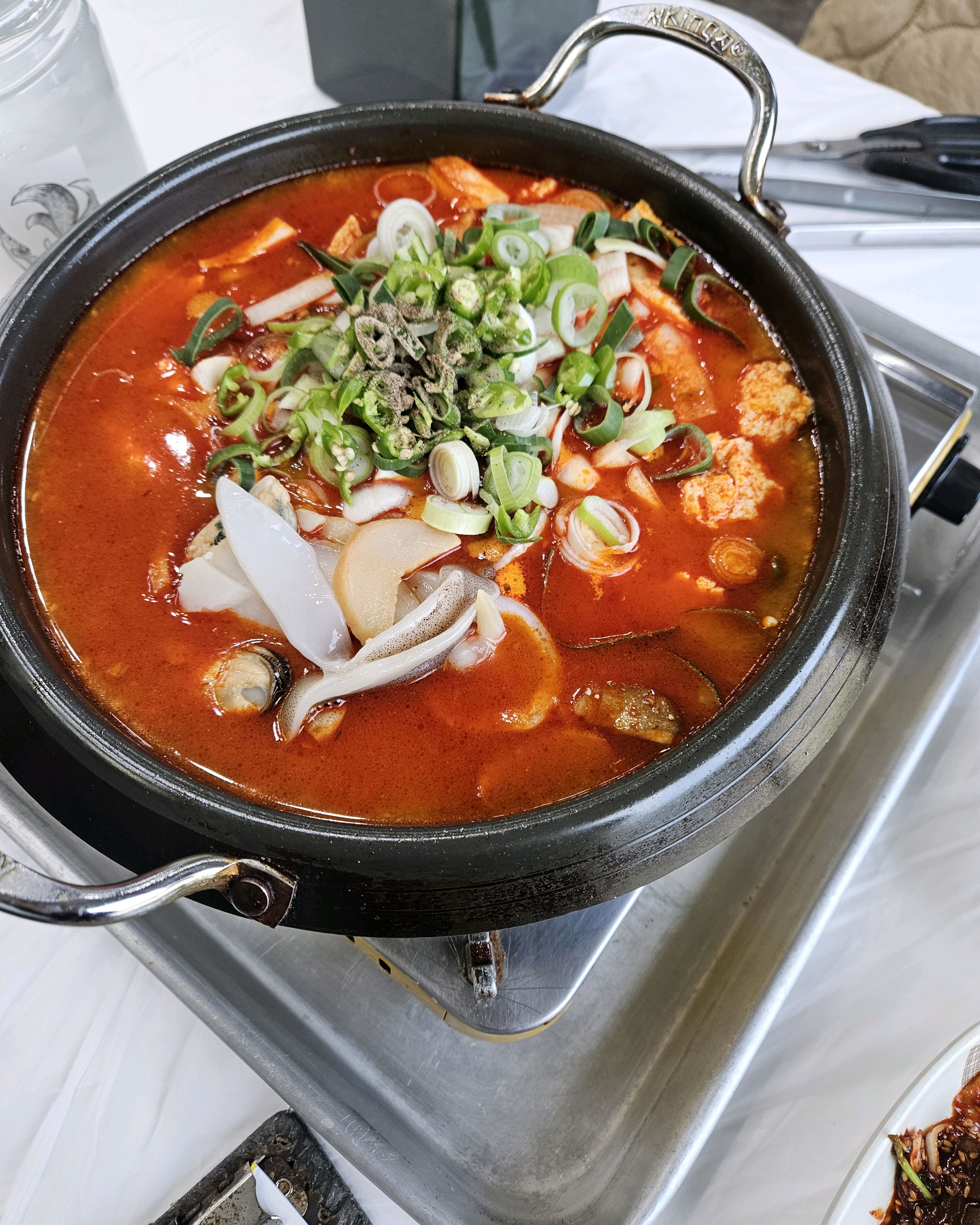 강릉에서 수많은 순두부 음식점들 중 어떤 것을 먹을까 고민한 끝에 허영만 식객에 나왔다는