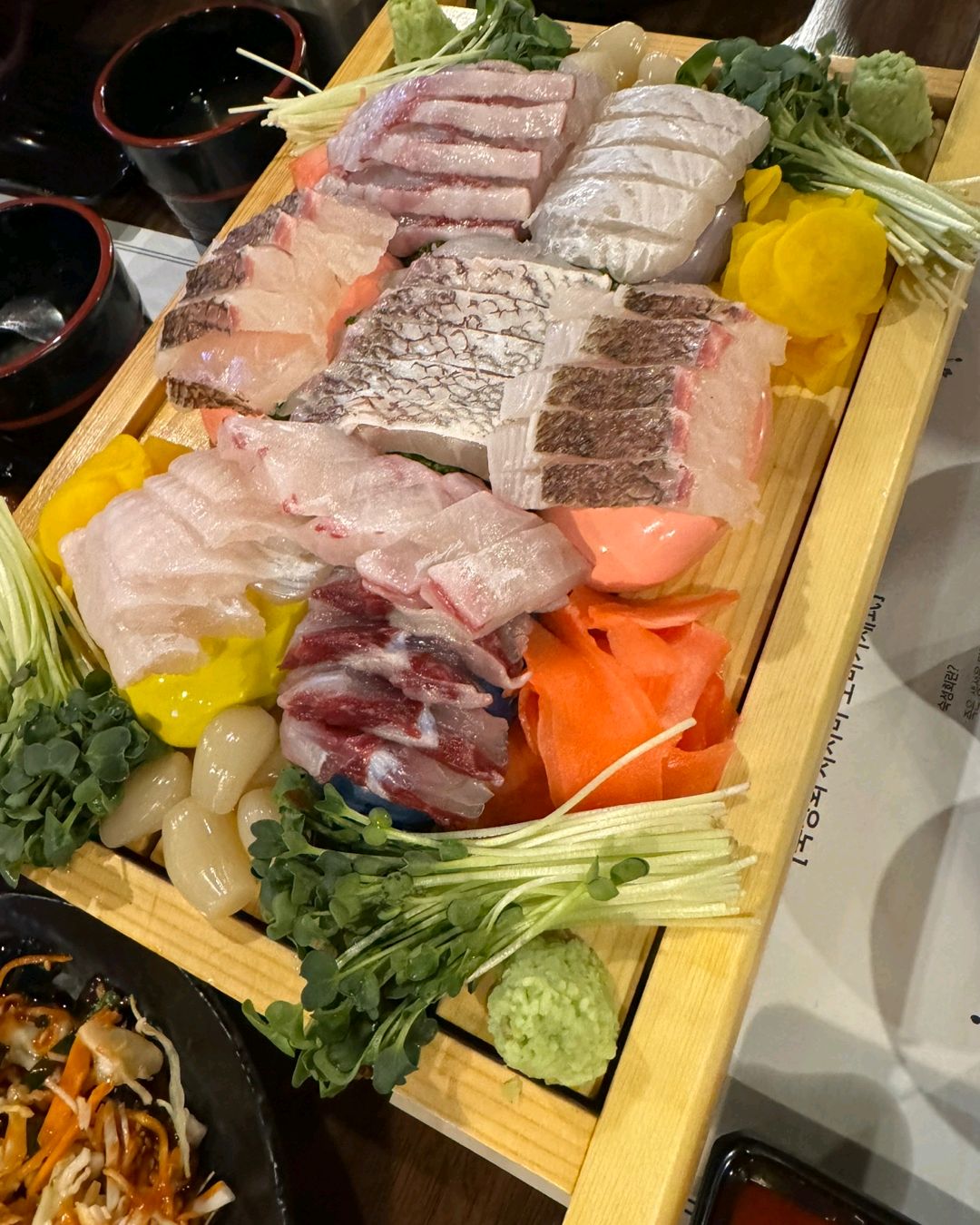 두번째 방문입니다 오늘은 가족끼리왔어요 워낙 회를 좋아하는 가족이라 얼마전 송어도 묵었는데