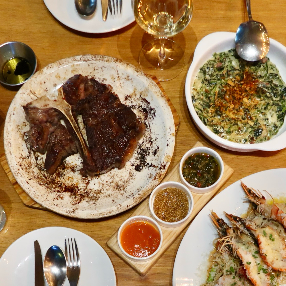 신논현소개팅 강남역 부근에서 맛있는 뉴욕스타일의 스테이크를 맛보기 좋은 레스토랑. 예약 후