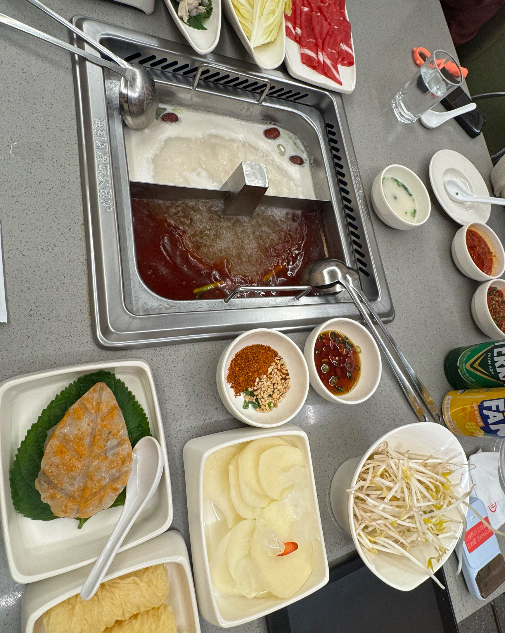 세 시간 기다려서 들어갔음 - 홍대 맛집 하이디라오 홍대점