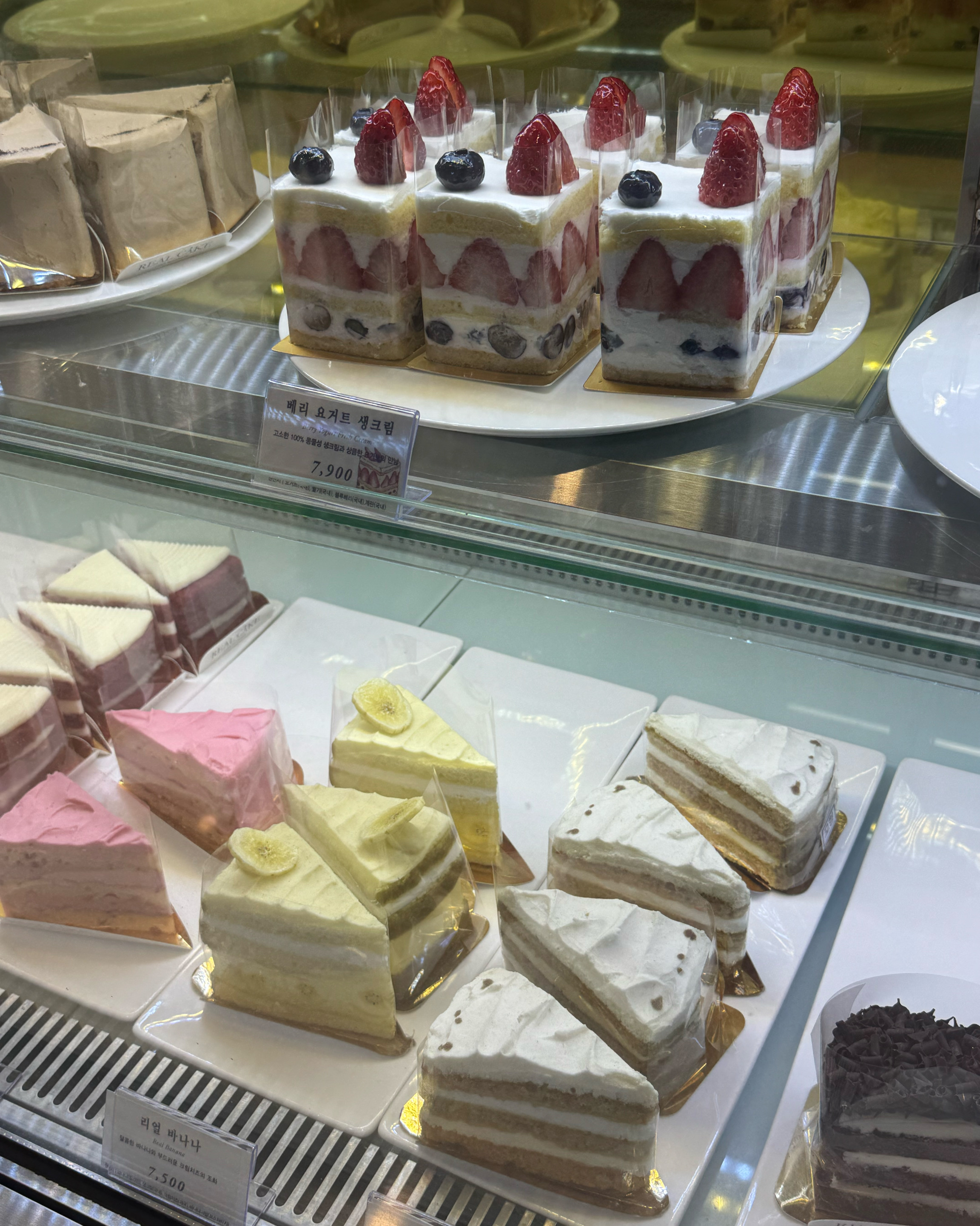 디저트가 다양하고 많이 있어요 - 안양 맛집 리얼케익 안양범계점